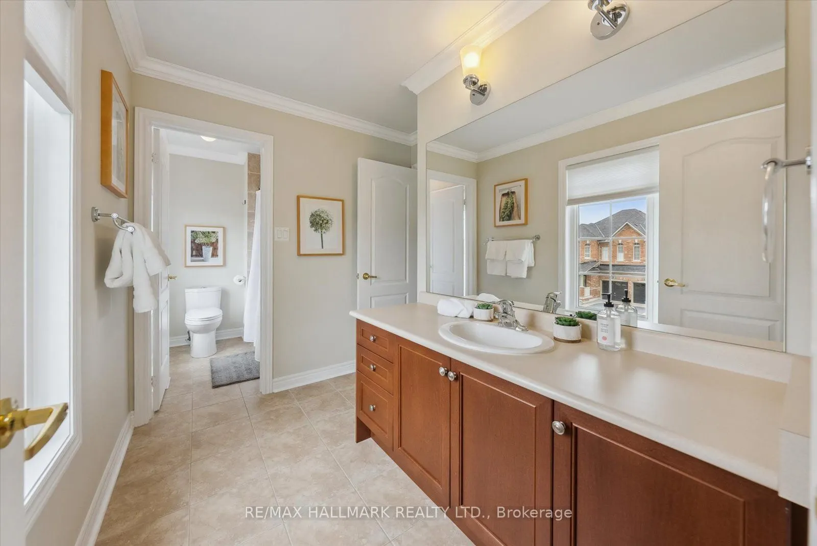 37 Maplebank Crescent