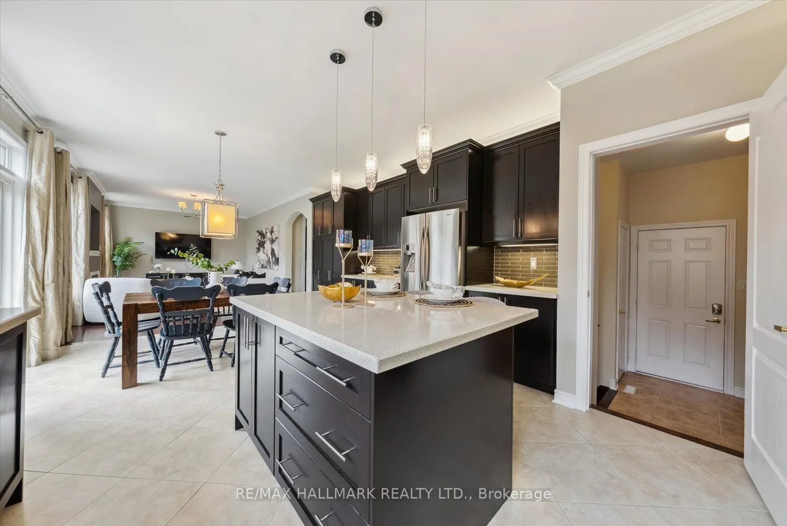 37 Maplebank Crescent