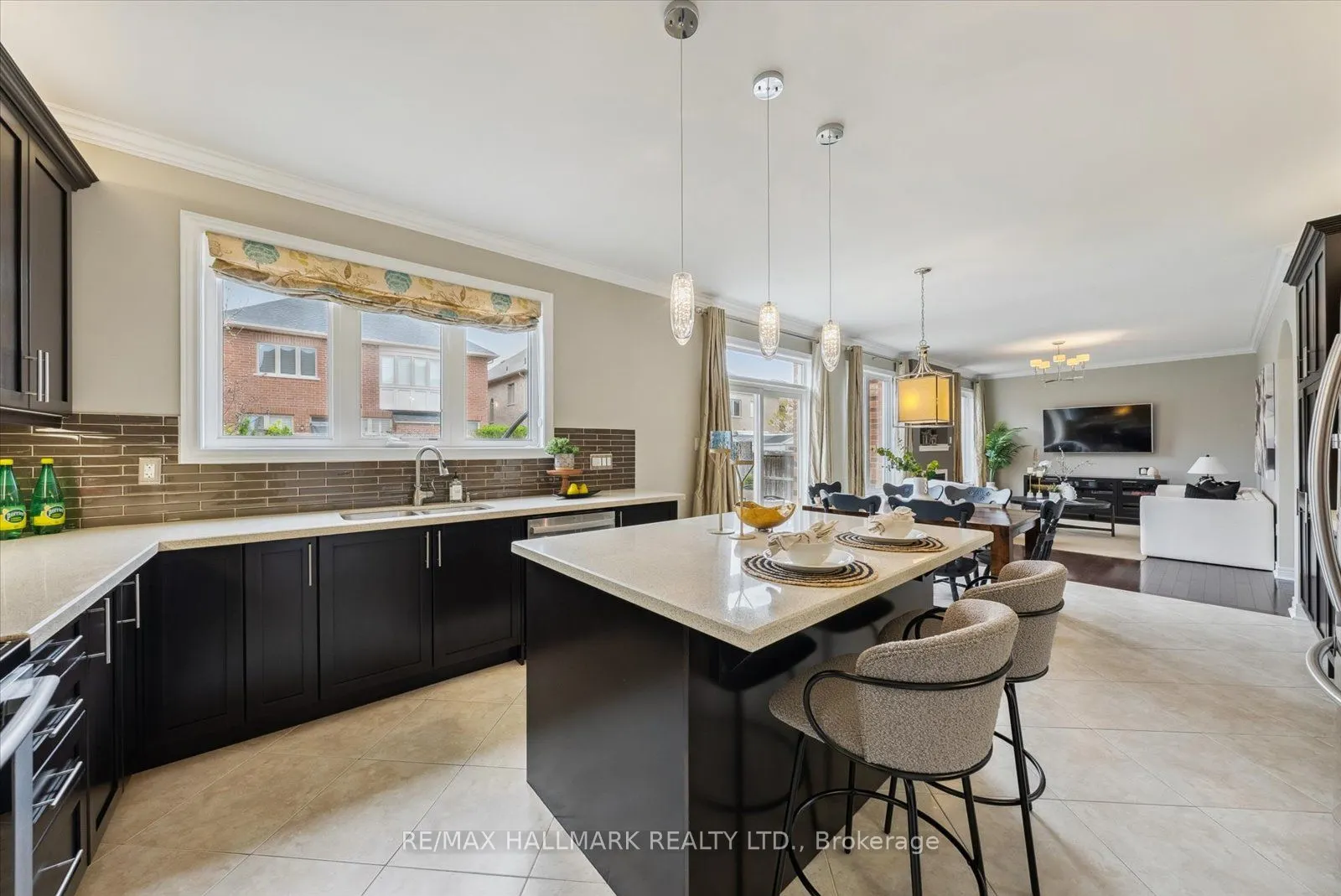 37 Maplebank Crescent