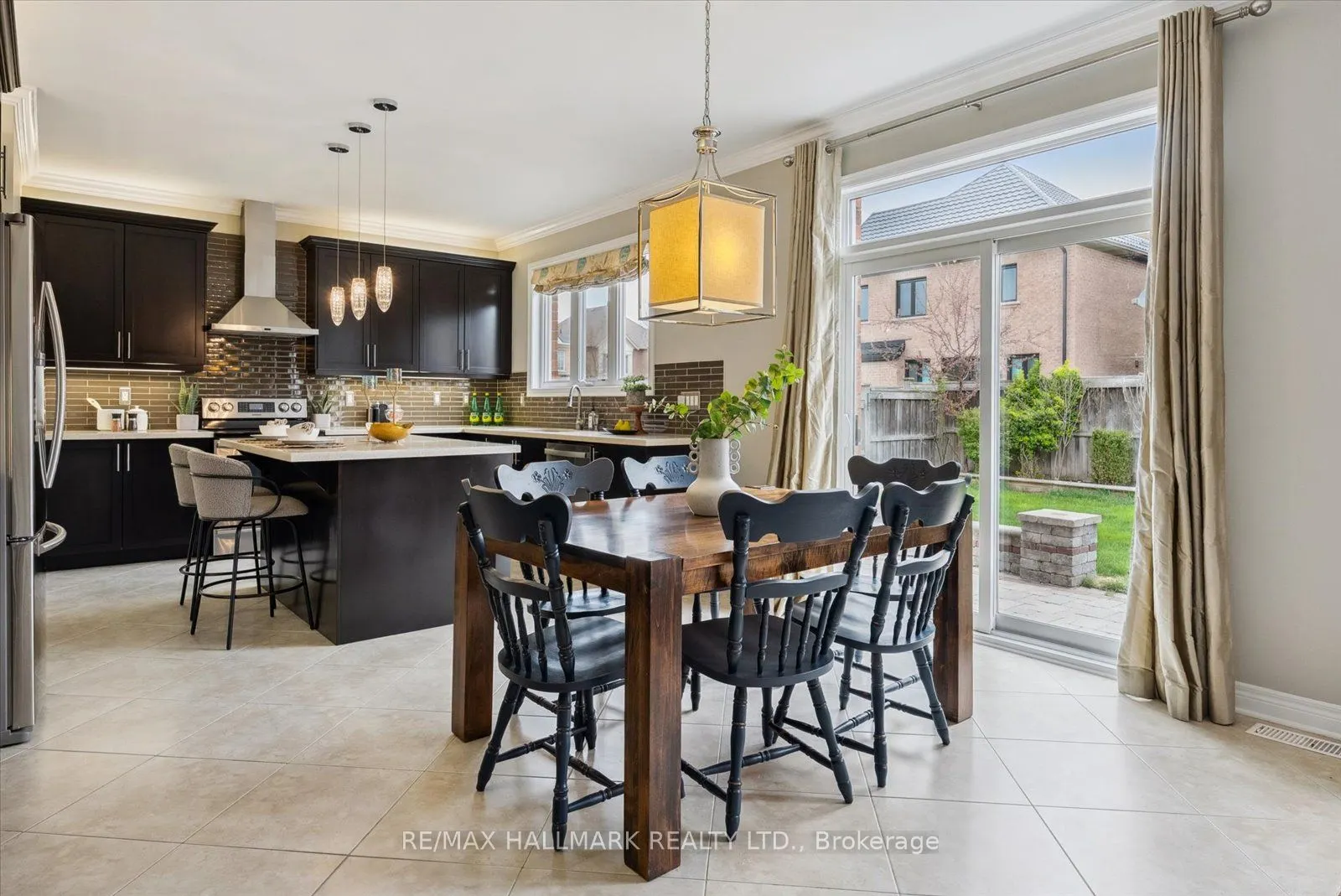 37 Maplebank Crescent