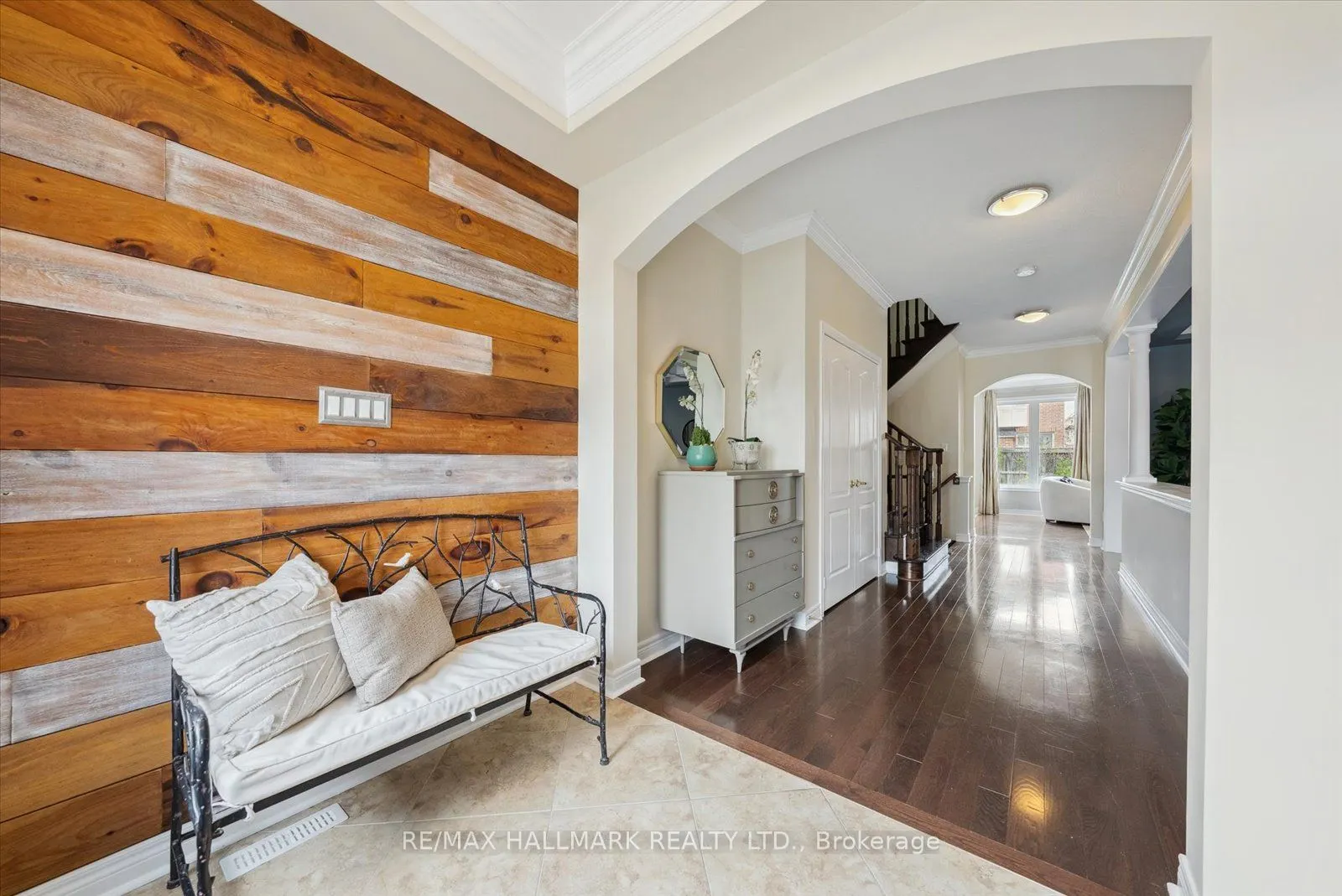 37 Maplebank Crescent