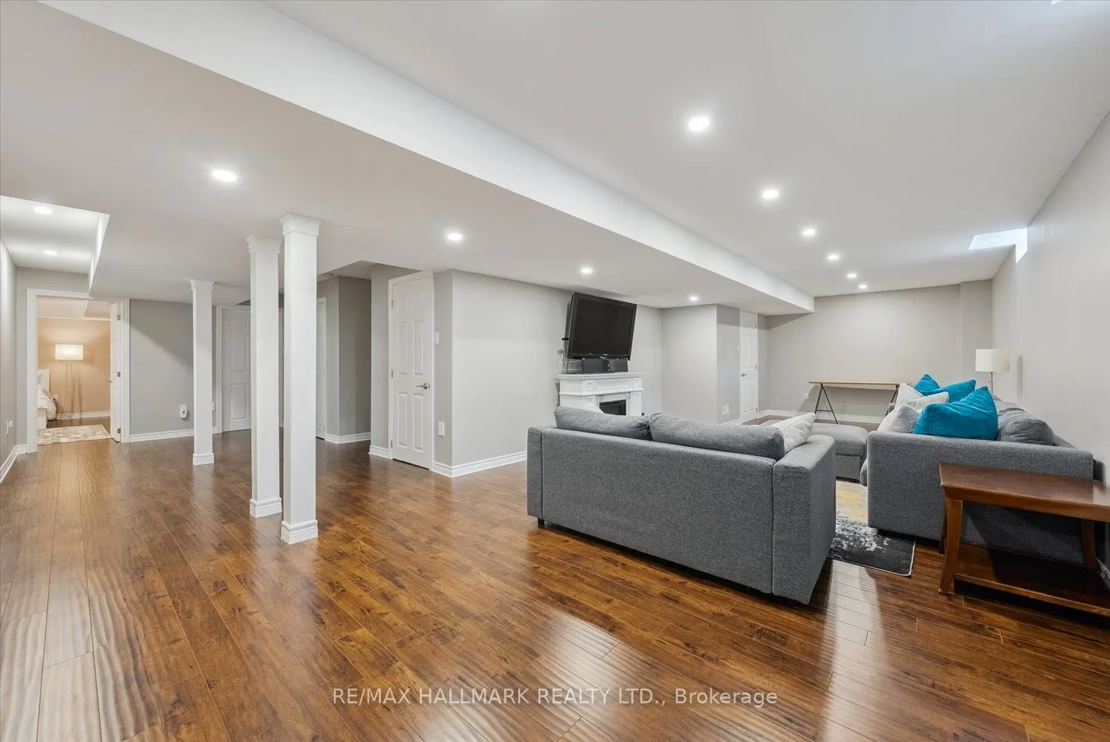 37 Maplebank Crescent