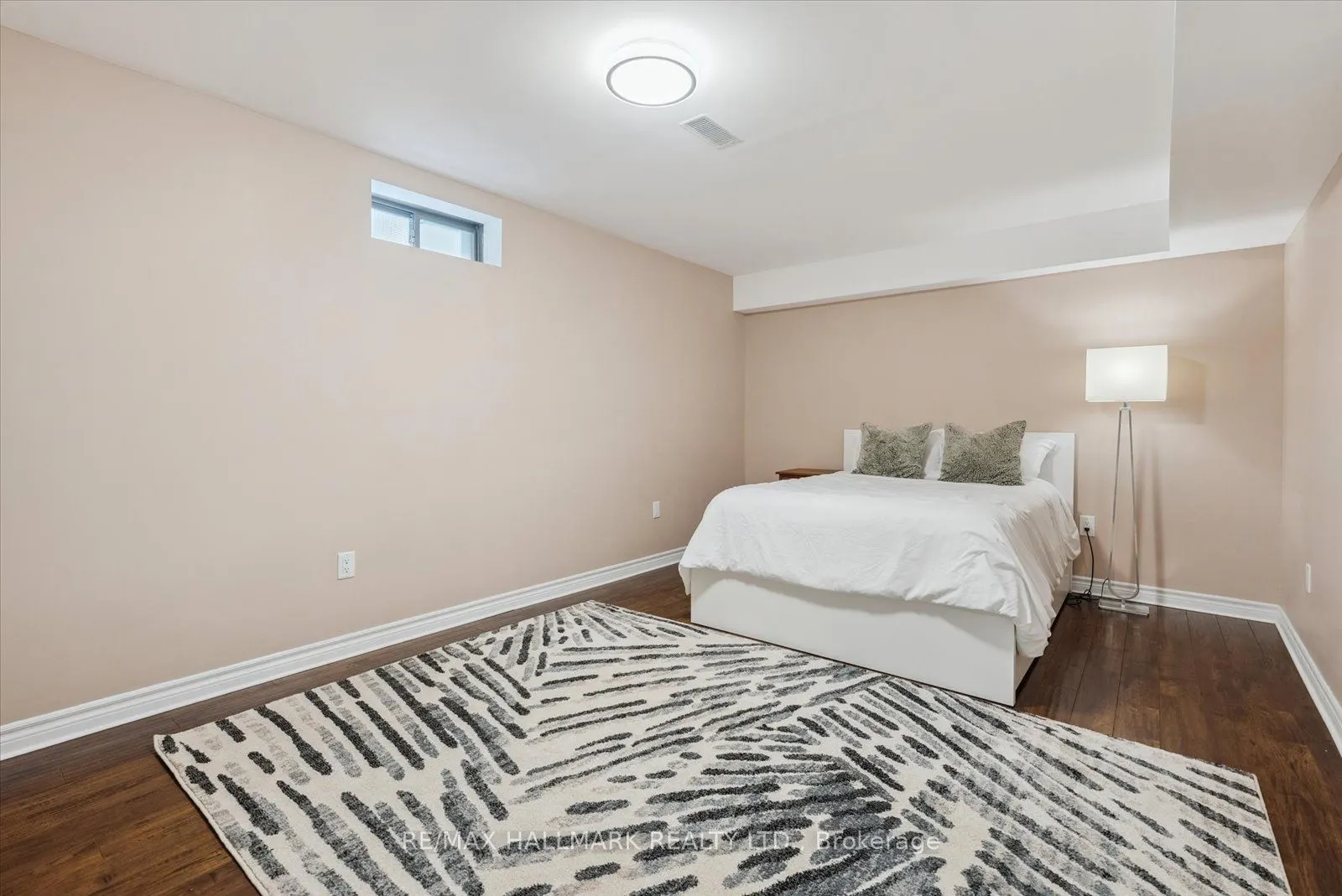 37 Maplebank Crescent