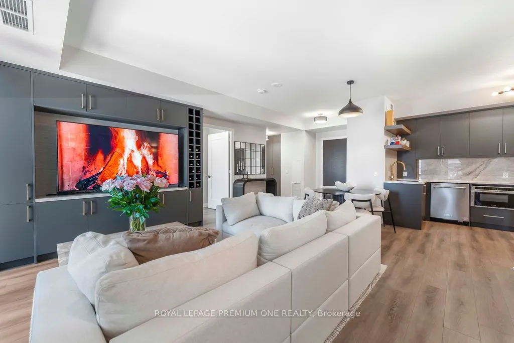 9000 Jane Street, #511