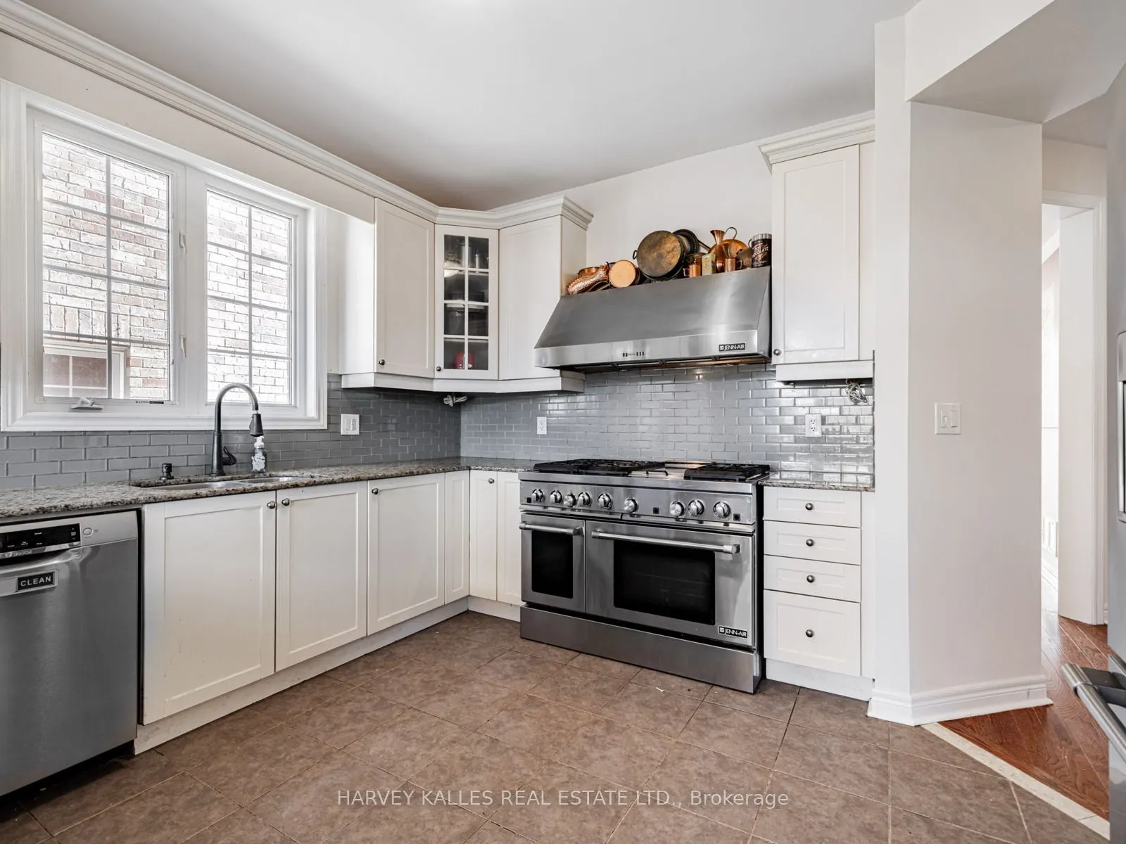 41 William Bowes Boulevard