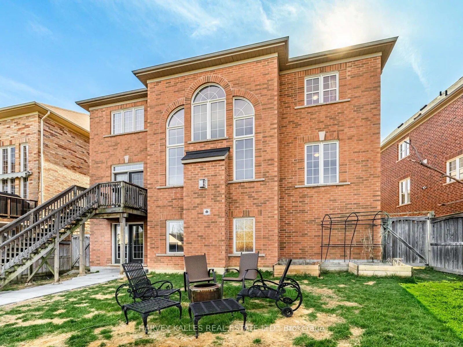 41 William Bowes Boulevard