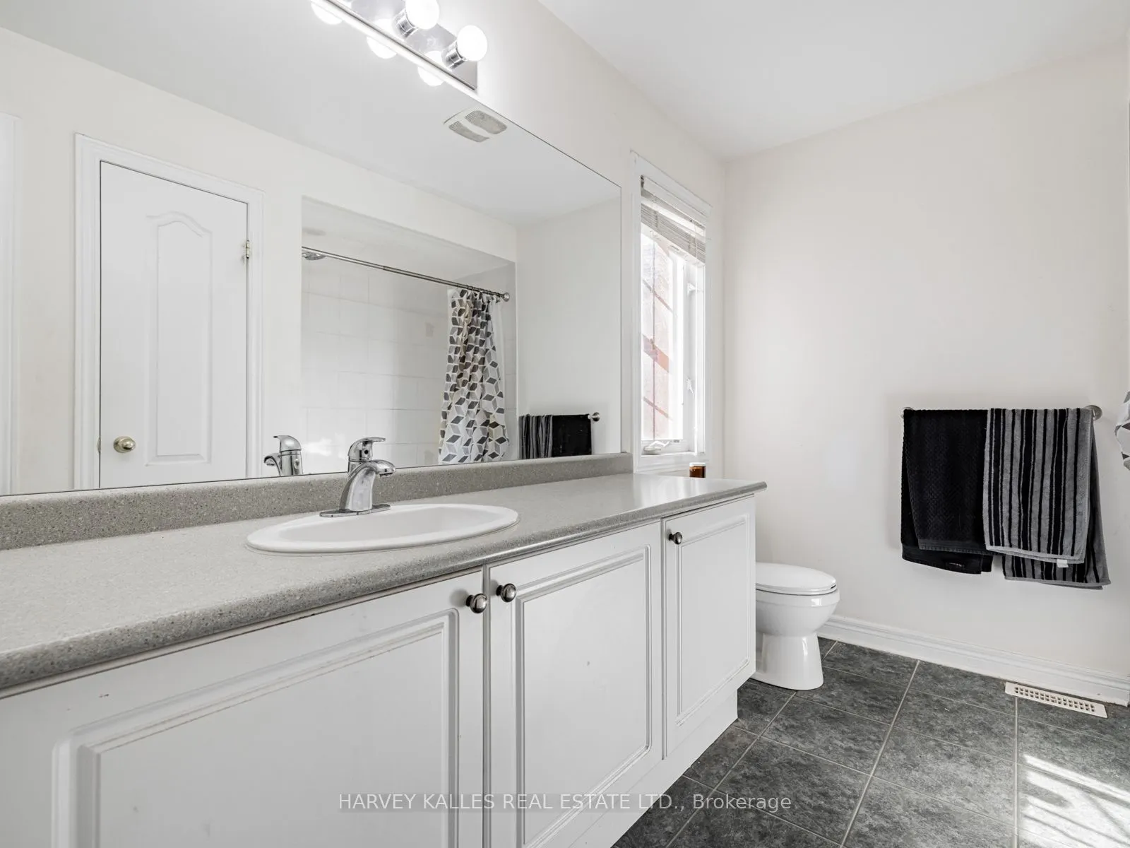 41 William Bowes Boulevard