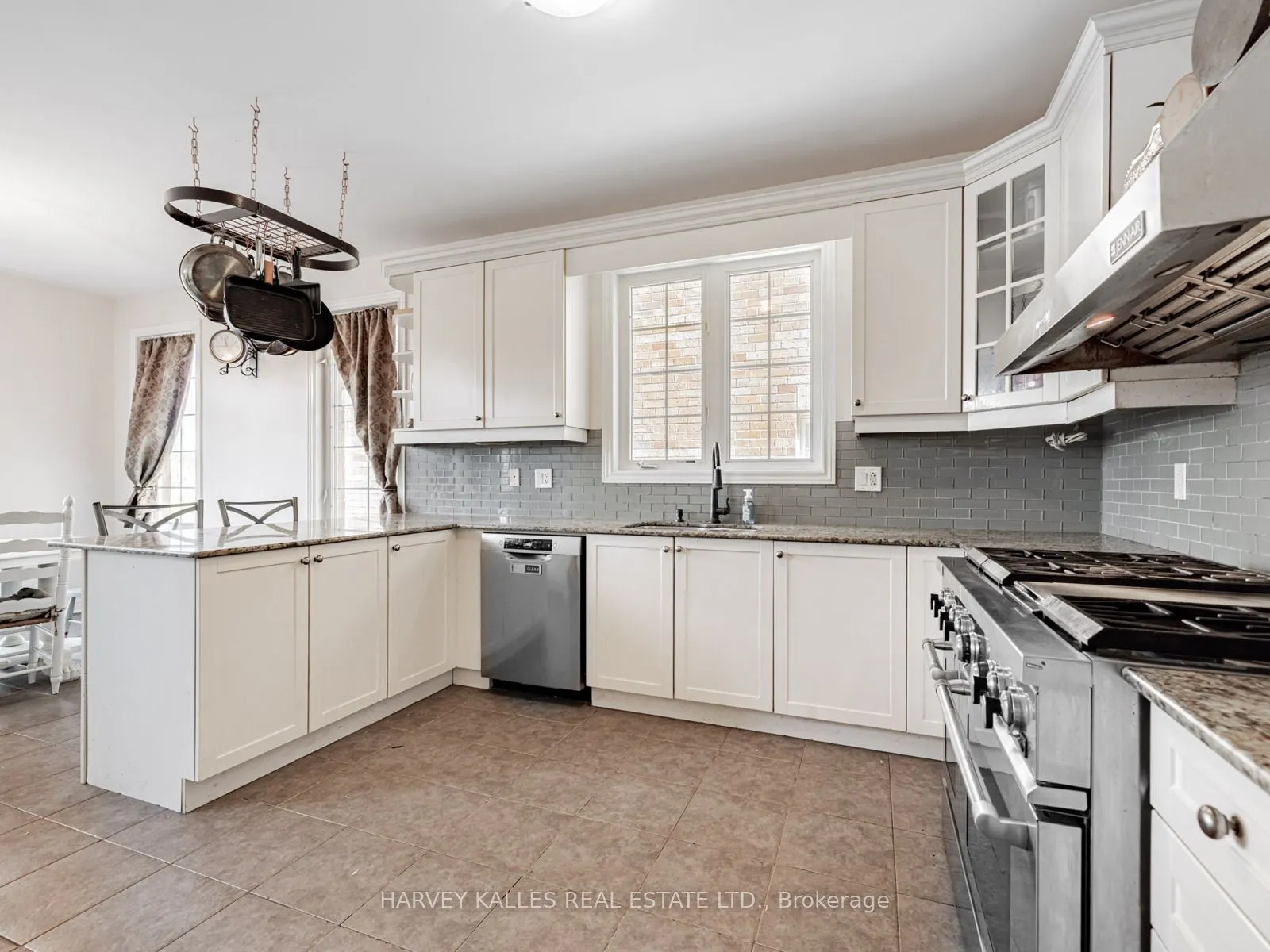 41 William Bowes Boulevard