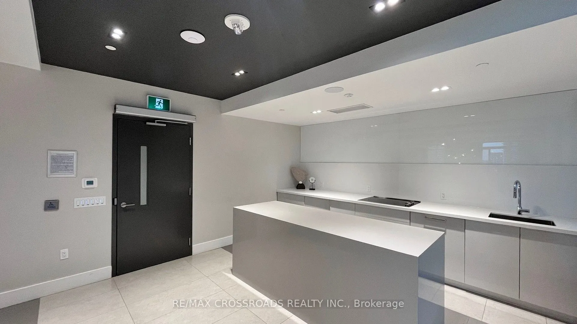 8868 Yonge Street, #319E