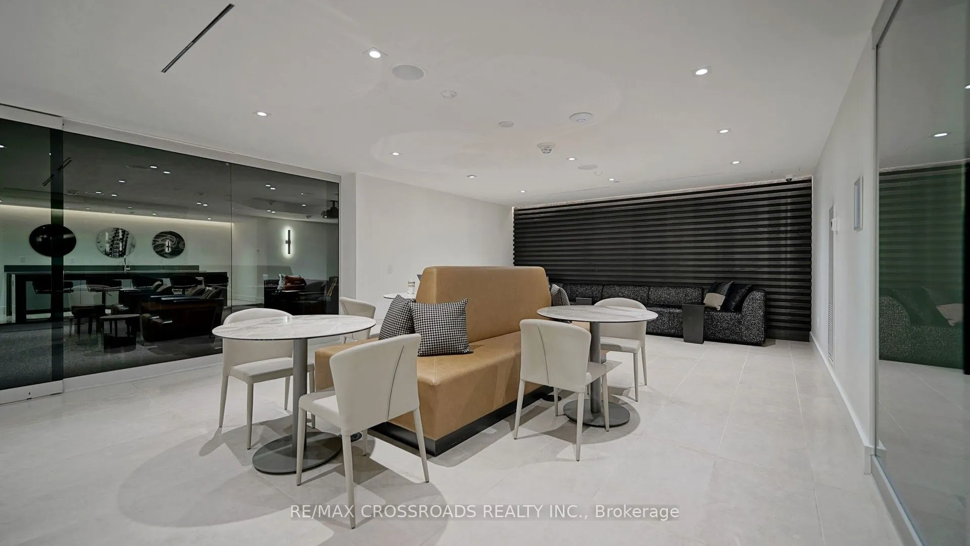 8868 Yonge Street, #319E