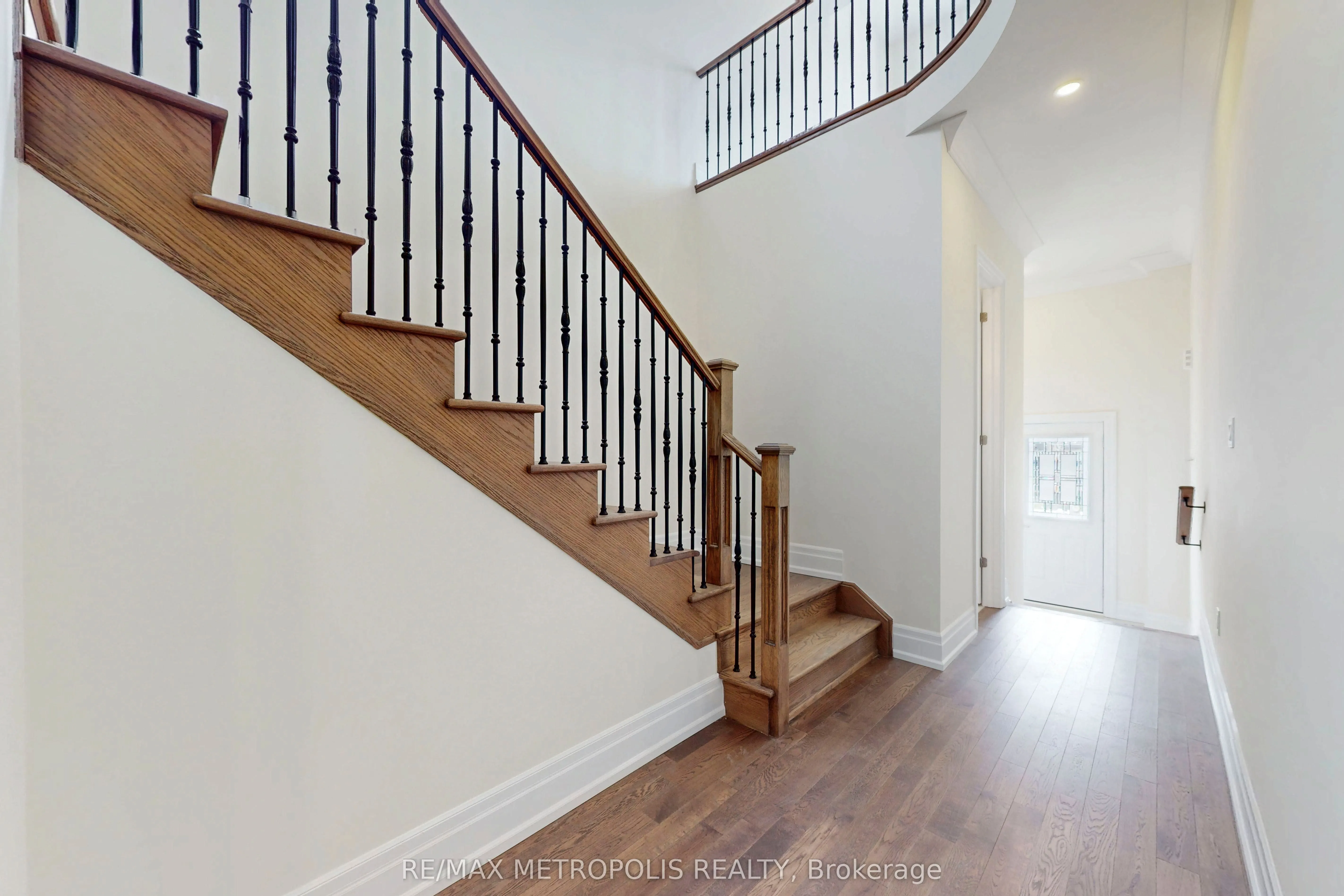15 Seguin Street