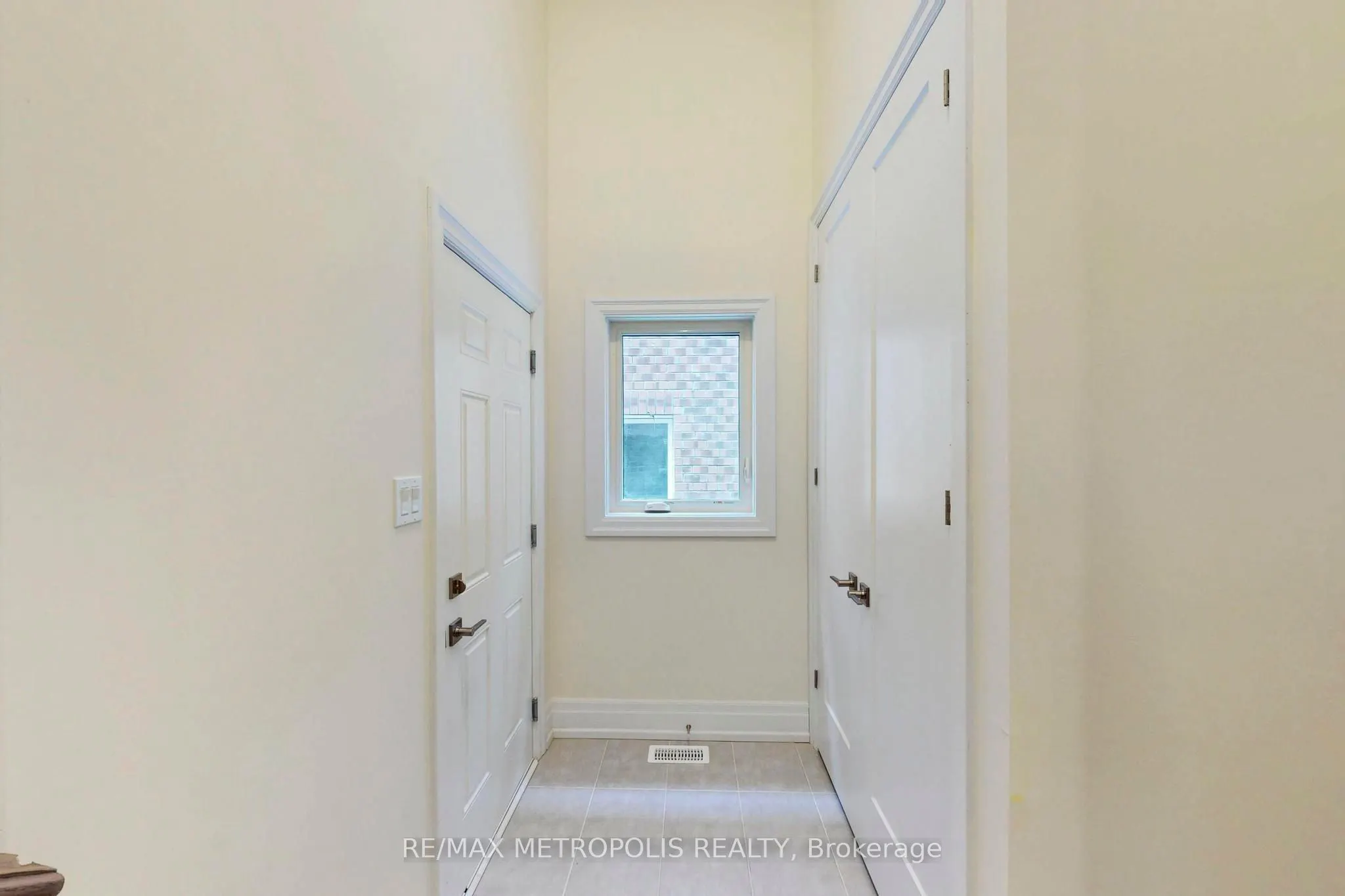 15 Seguin Street