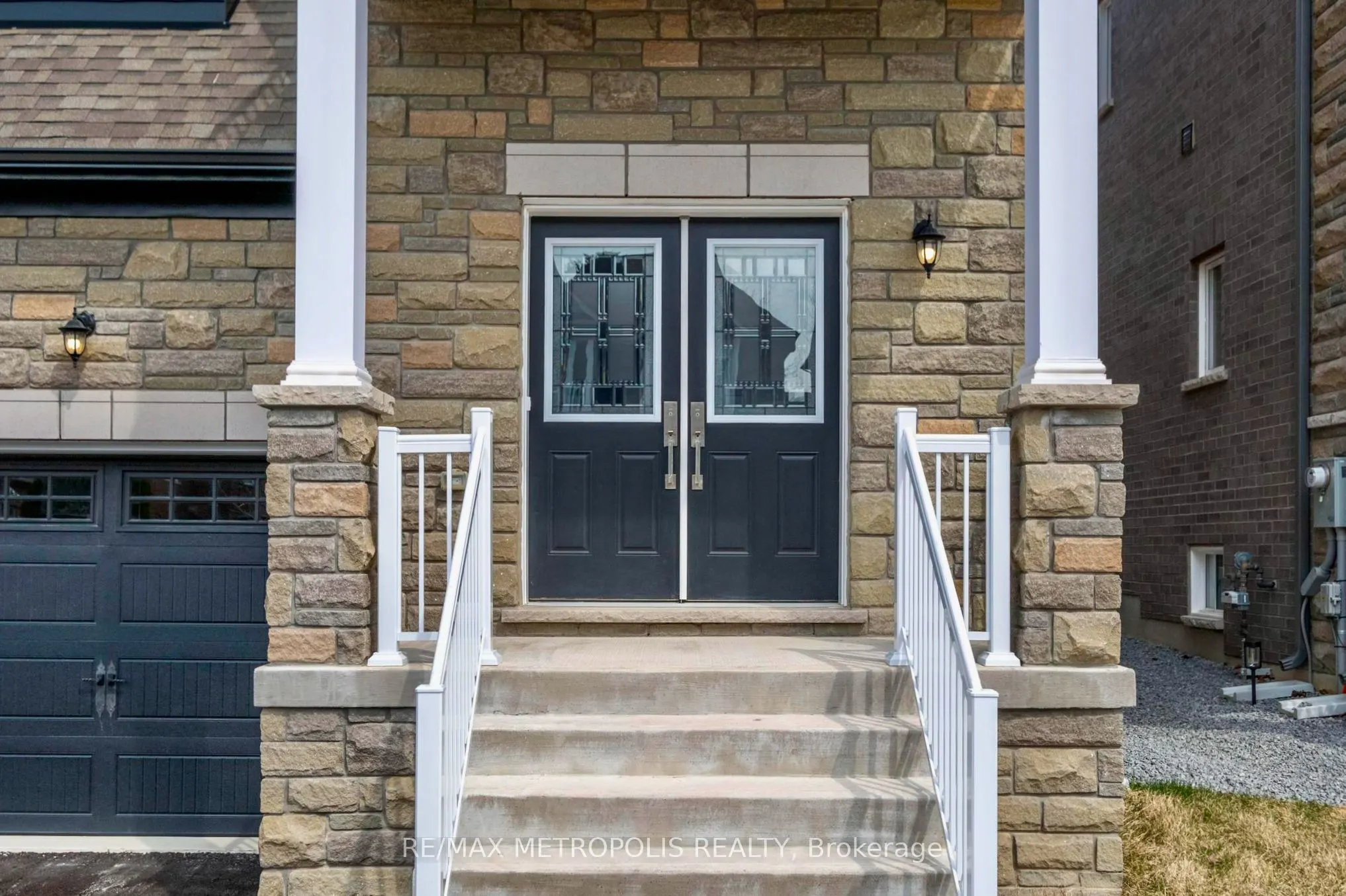 15 Seguin Street