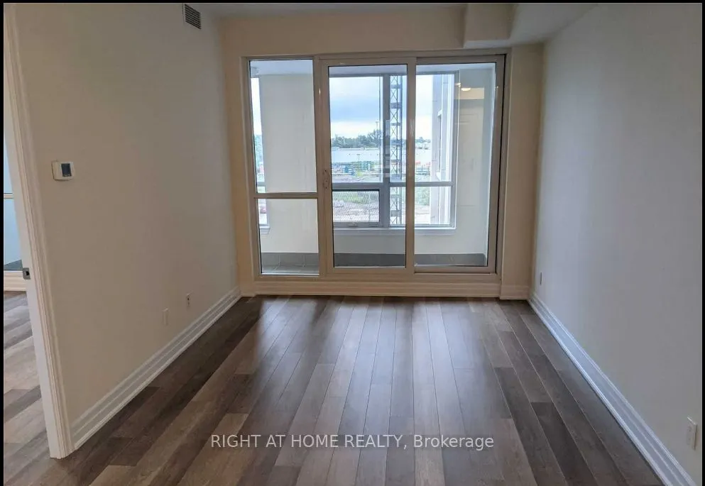 9085 Jane Street, #422