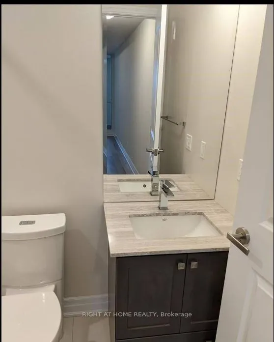 9085 Jane Street, #422