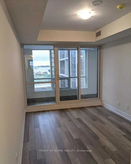9085 Jane Street, #422
