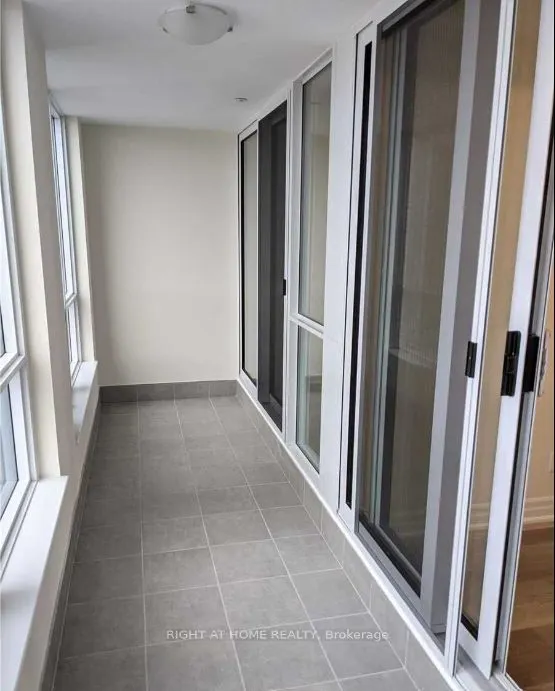 9085 Jane Street, #422