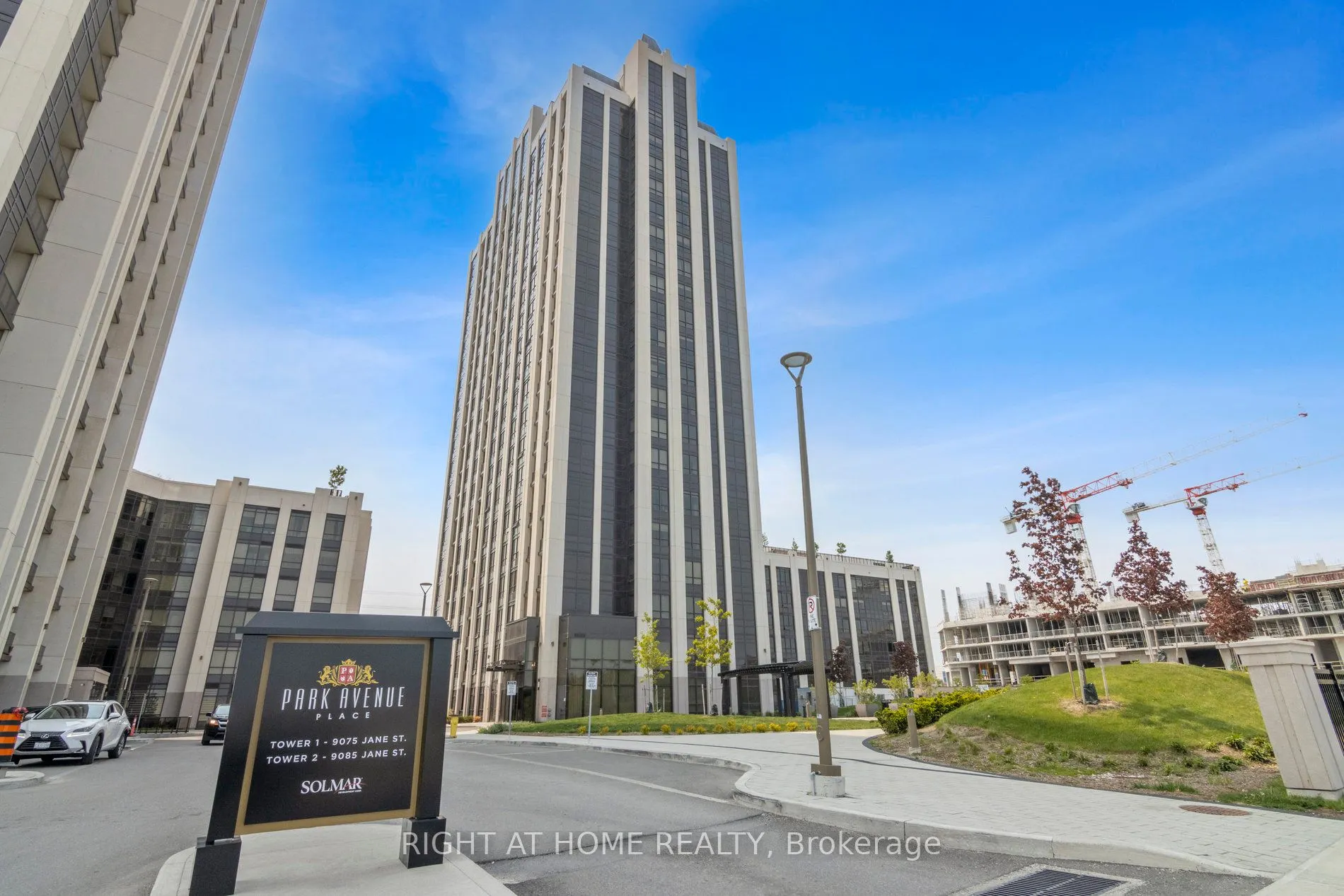 9085 Jane Street, #422