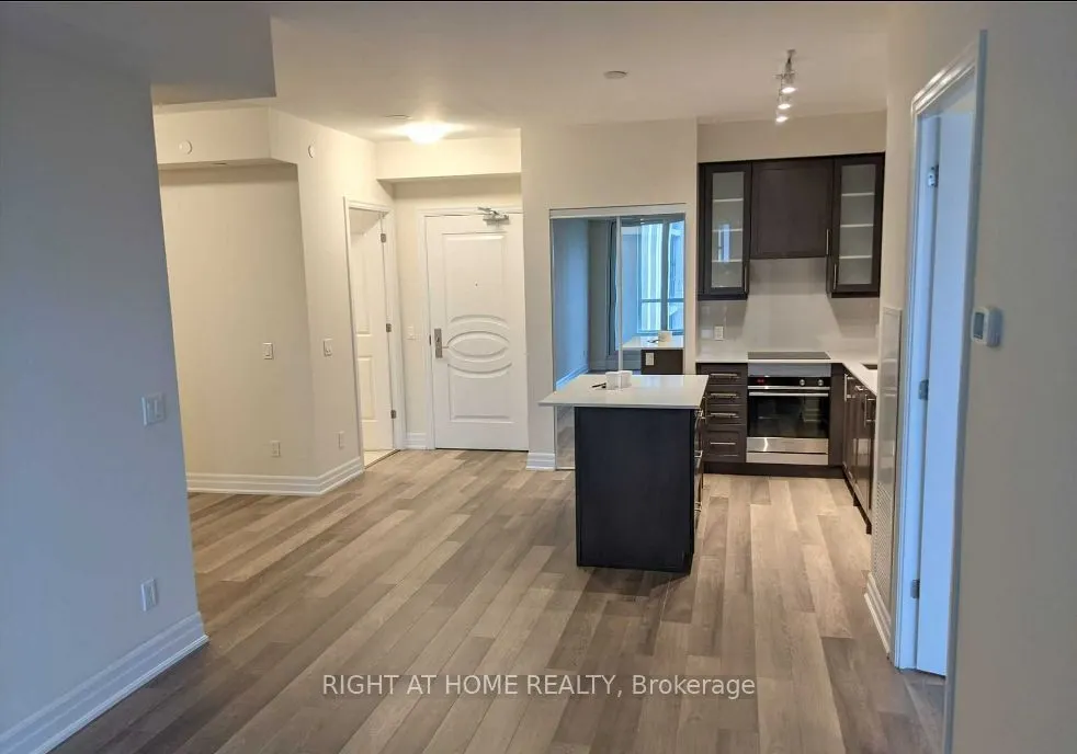 9085 Jane Street, #422