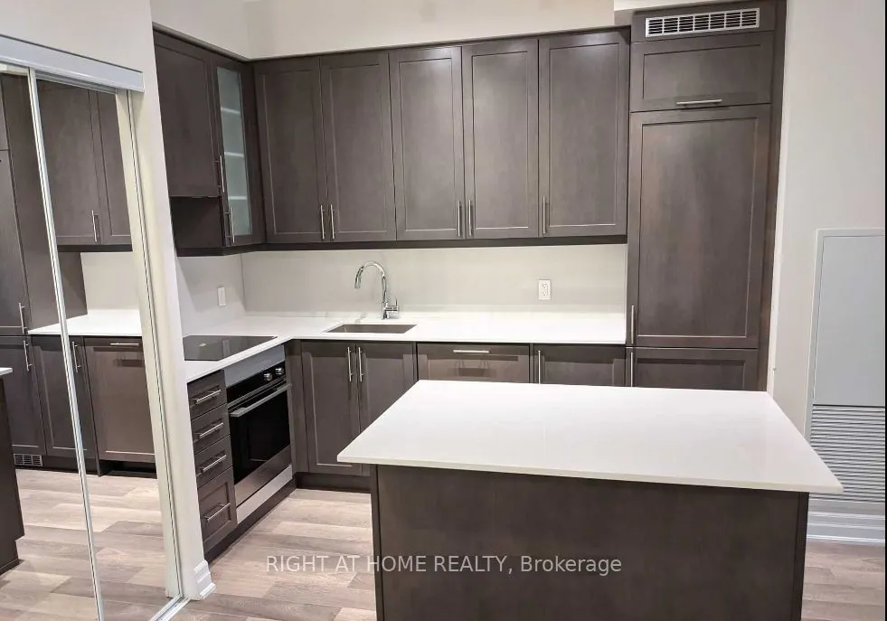 9085 Jane Street, #422