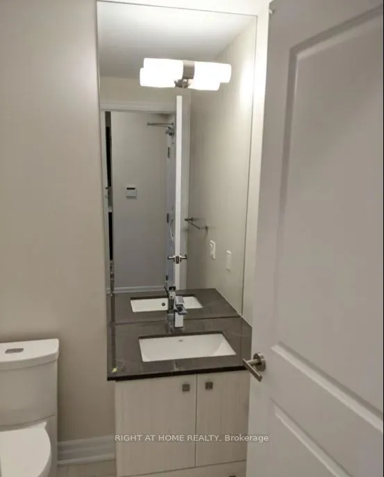 9085 Jane Street, #422
