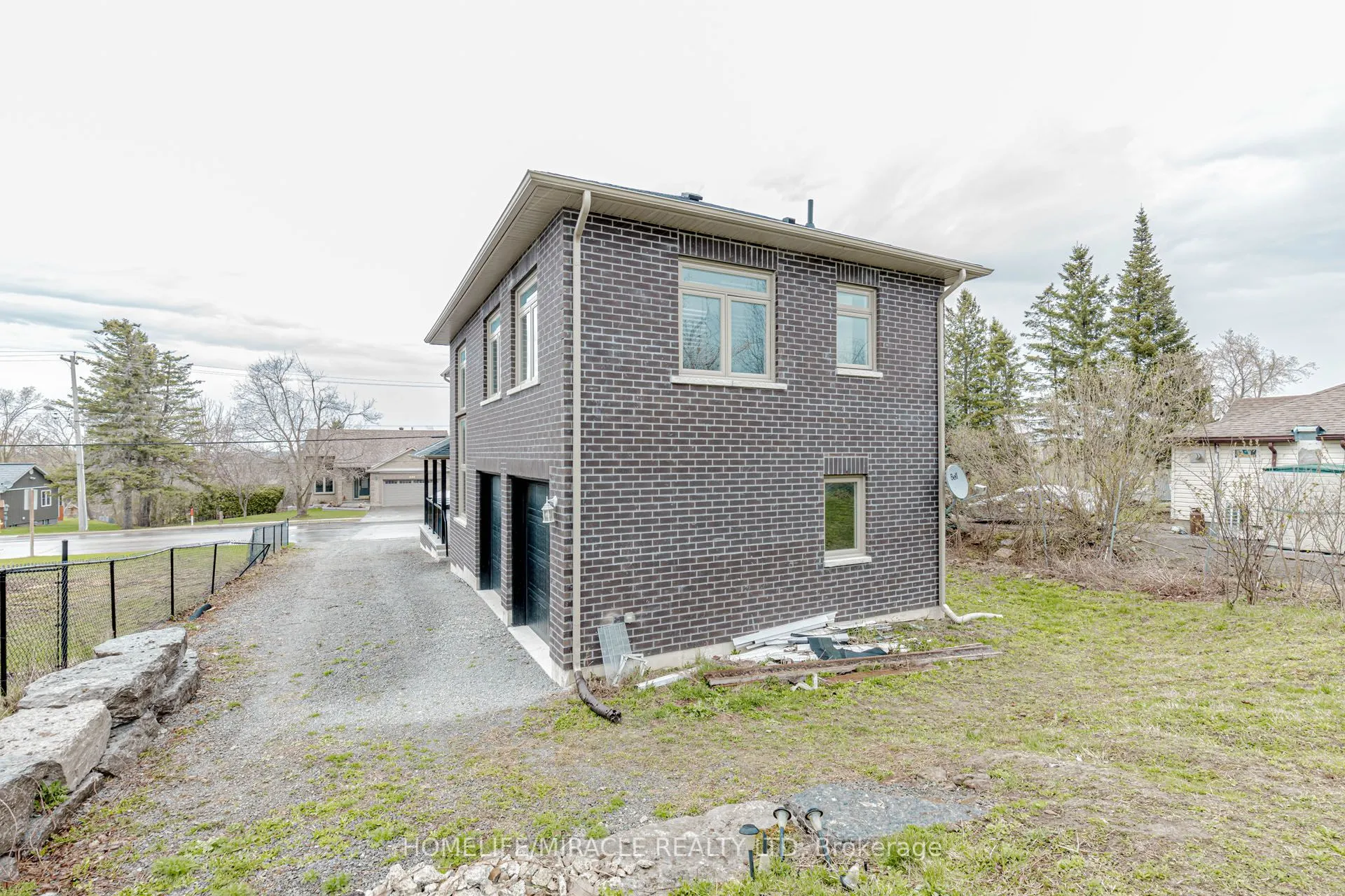 637 Simcoe Street