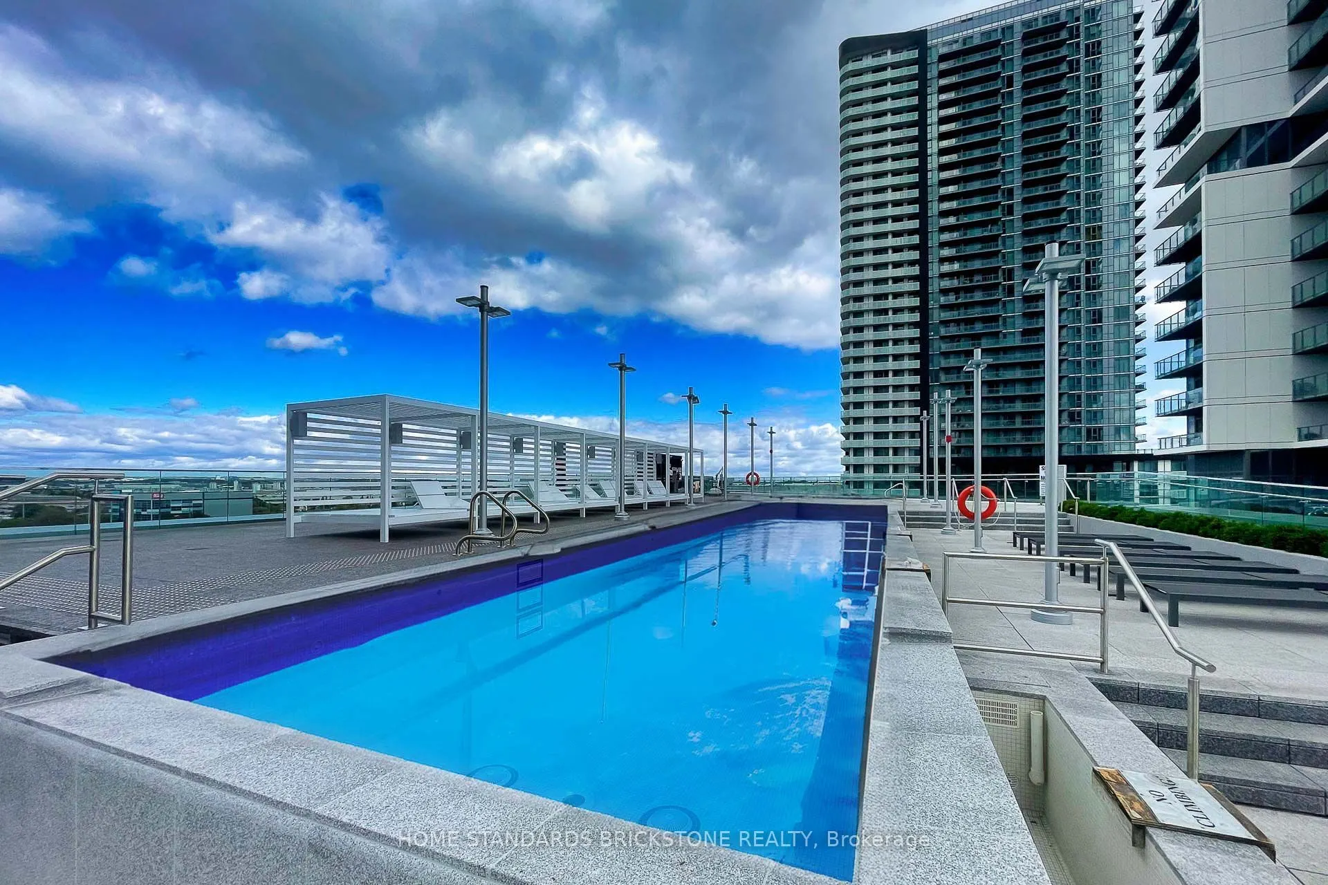1000 Portage Parkway, #2706