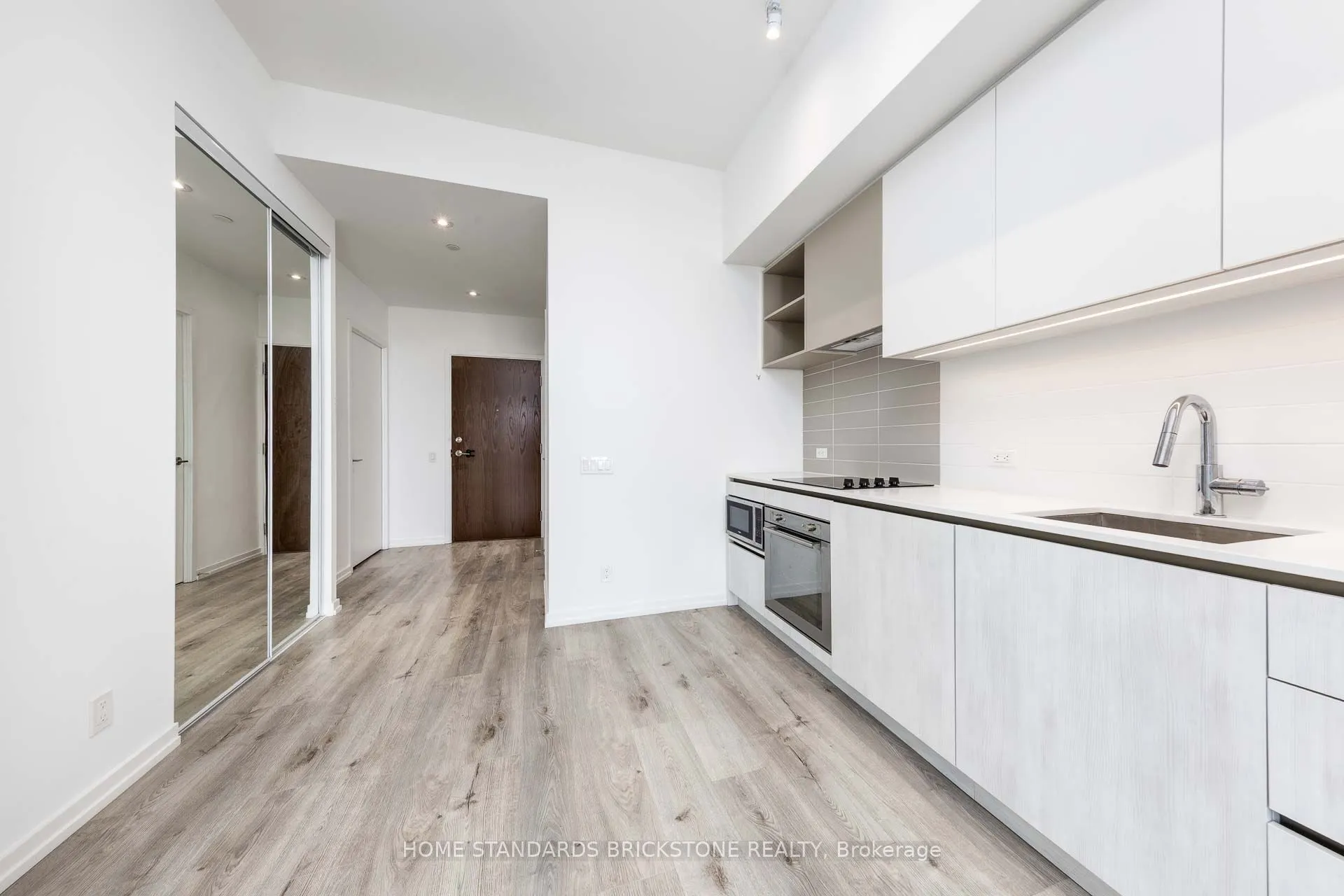 1000 Portage Parkway, #2706