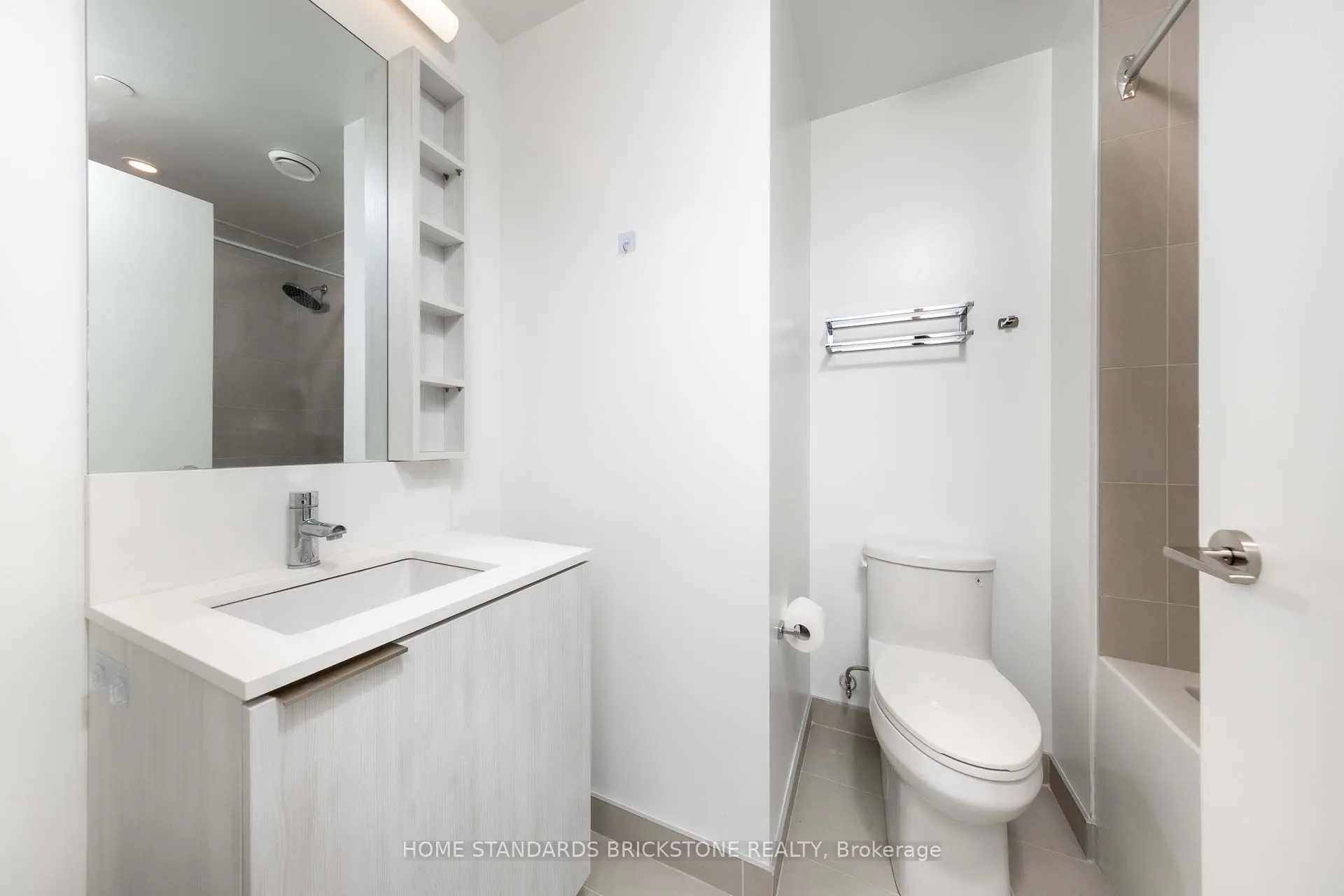 1000 Portage Parkway, #2706
