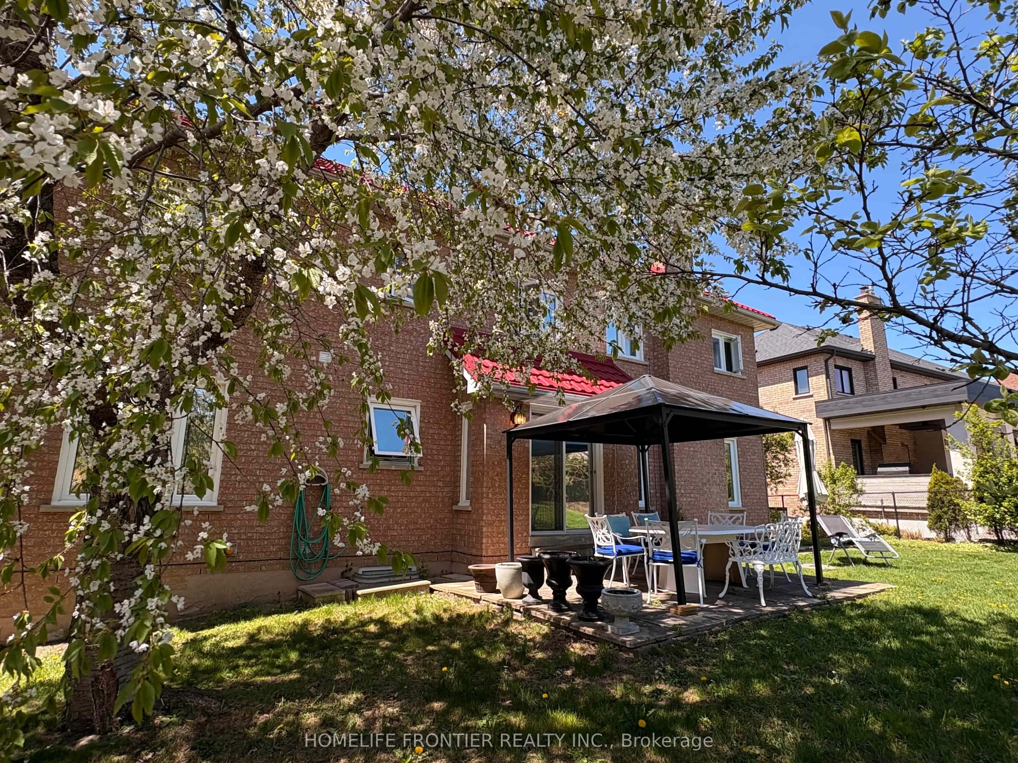 581 Wycliffe Avenue