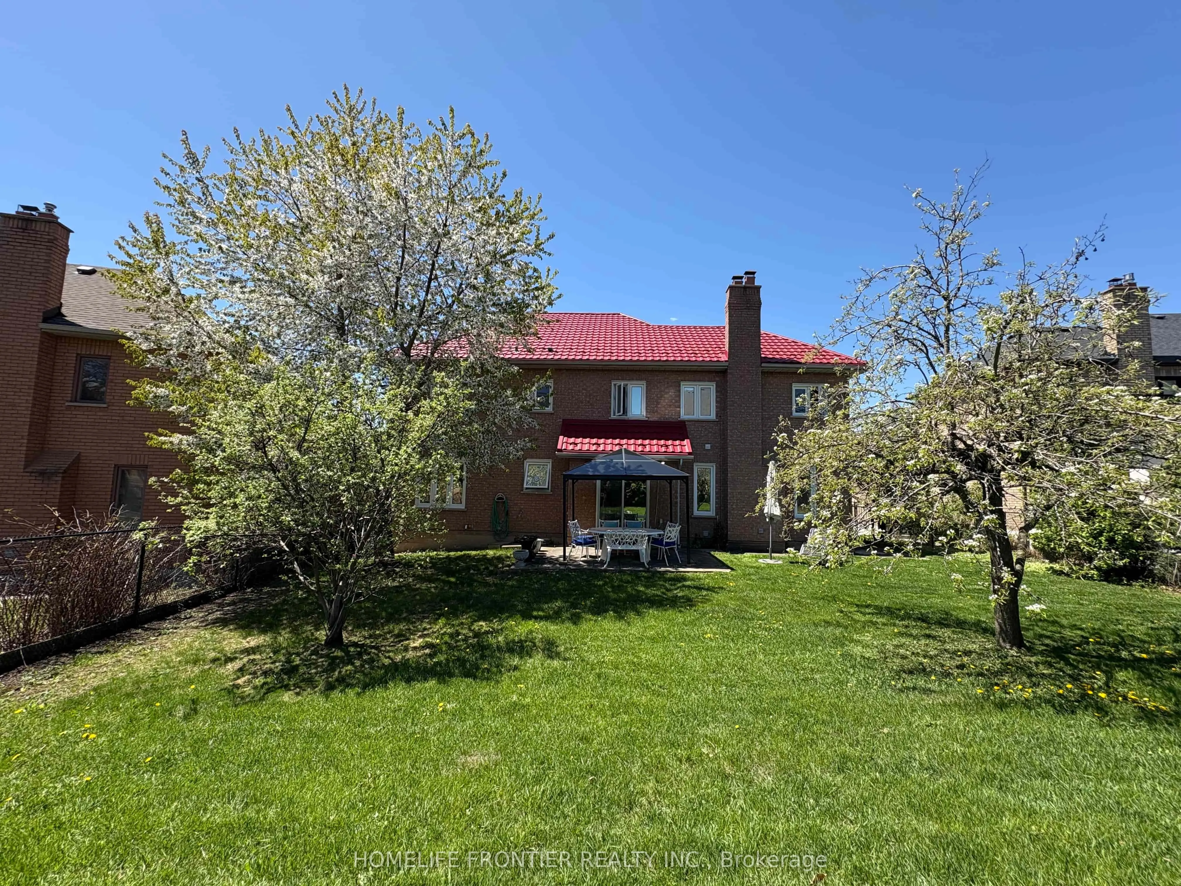 581 Wycliffe Avenue