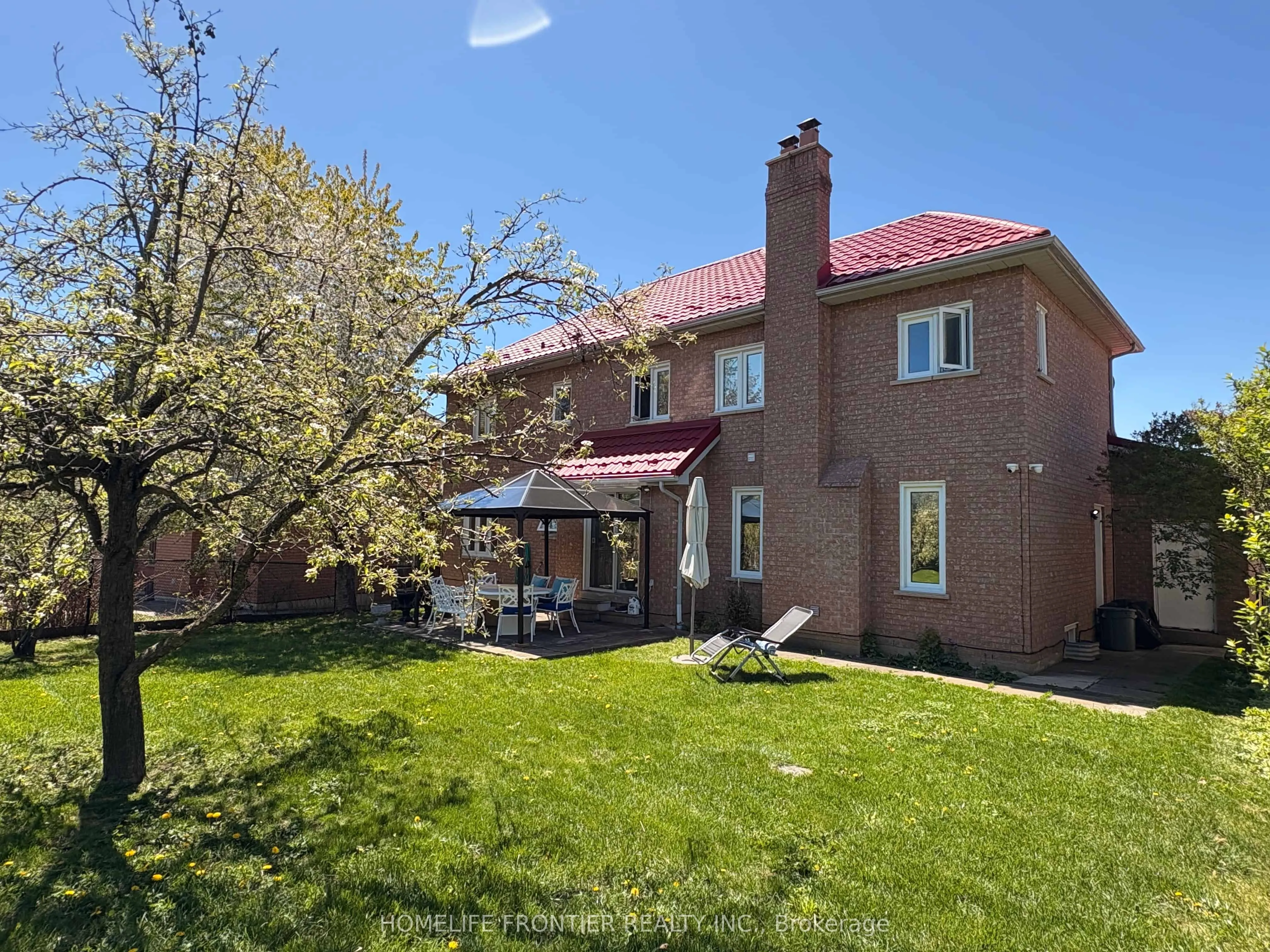 581 Wycliffe Avenue