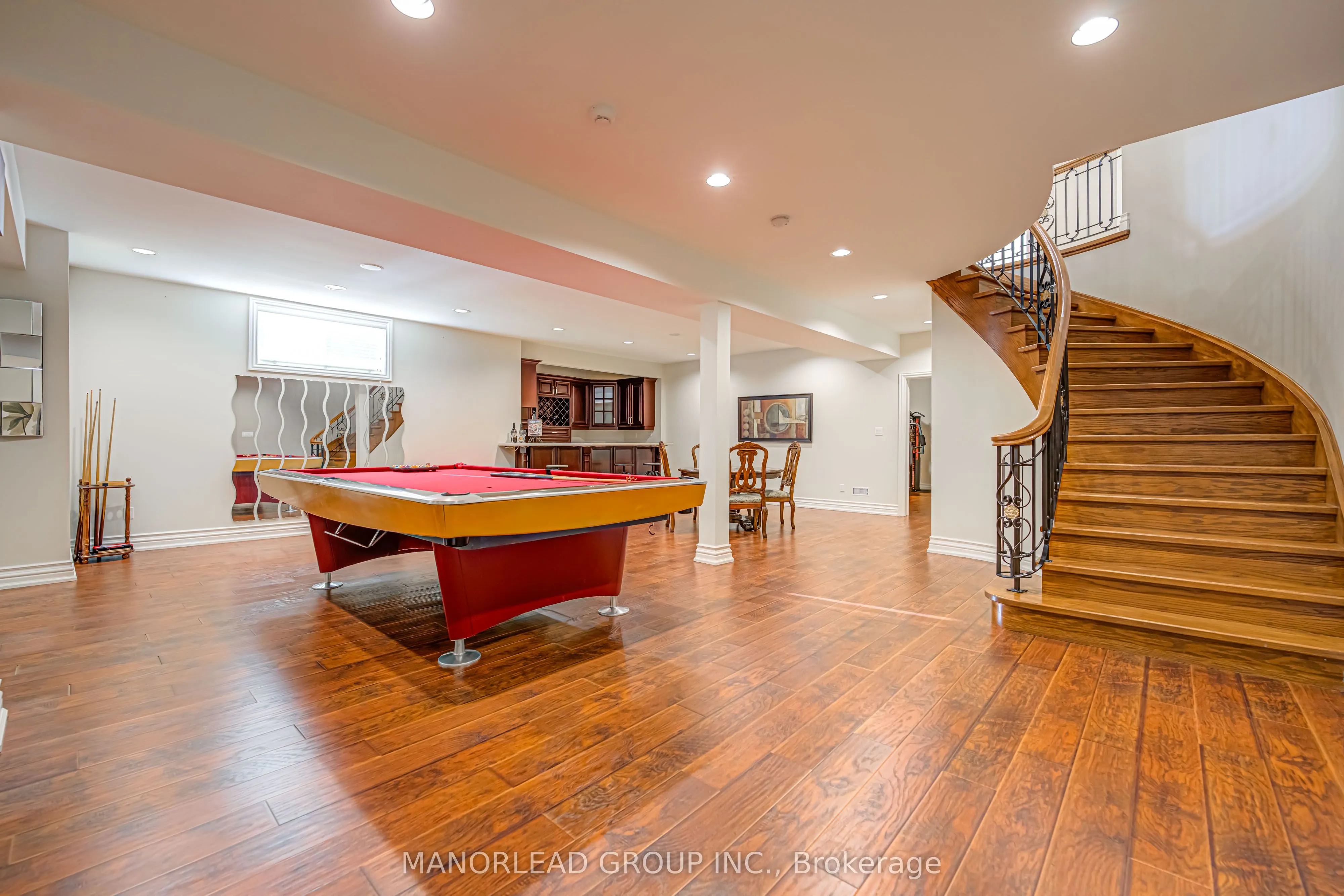 87 Arnold Avenue