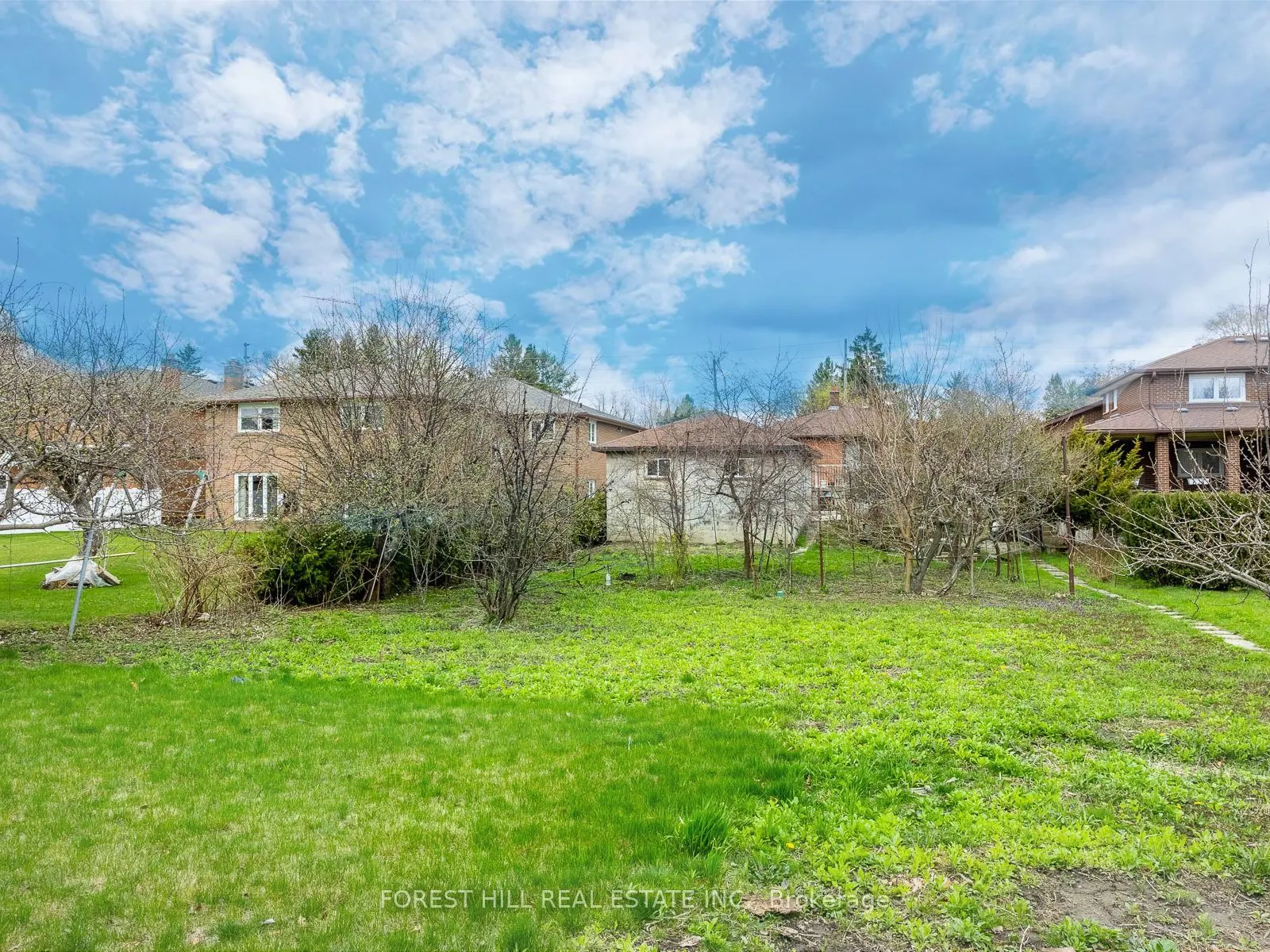 221 Elgin Mills Road W