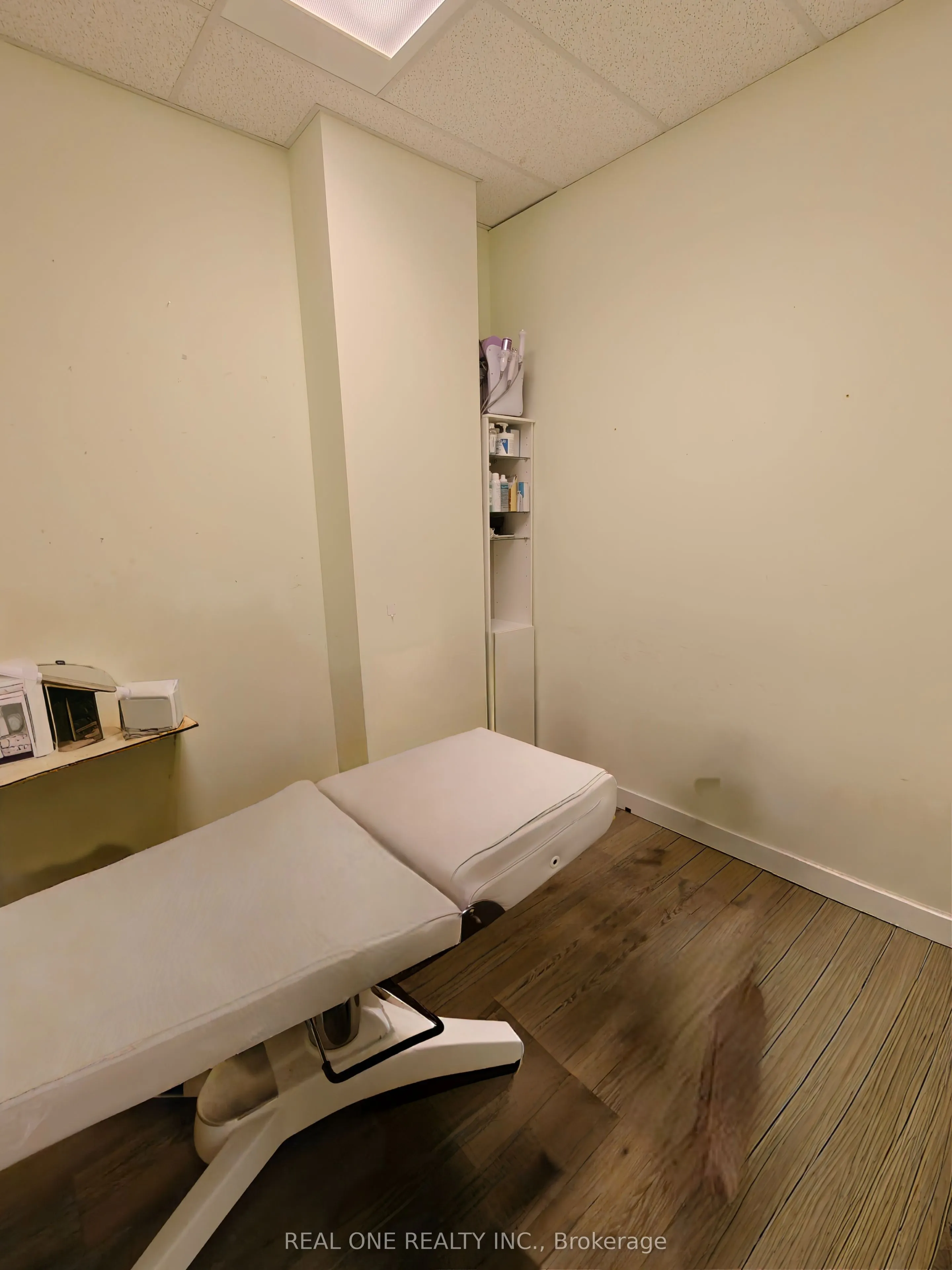 7191 Yonge Street, #204