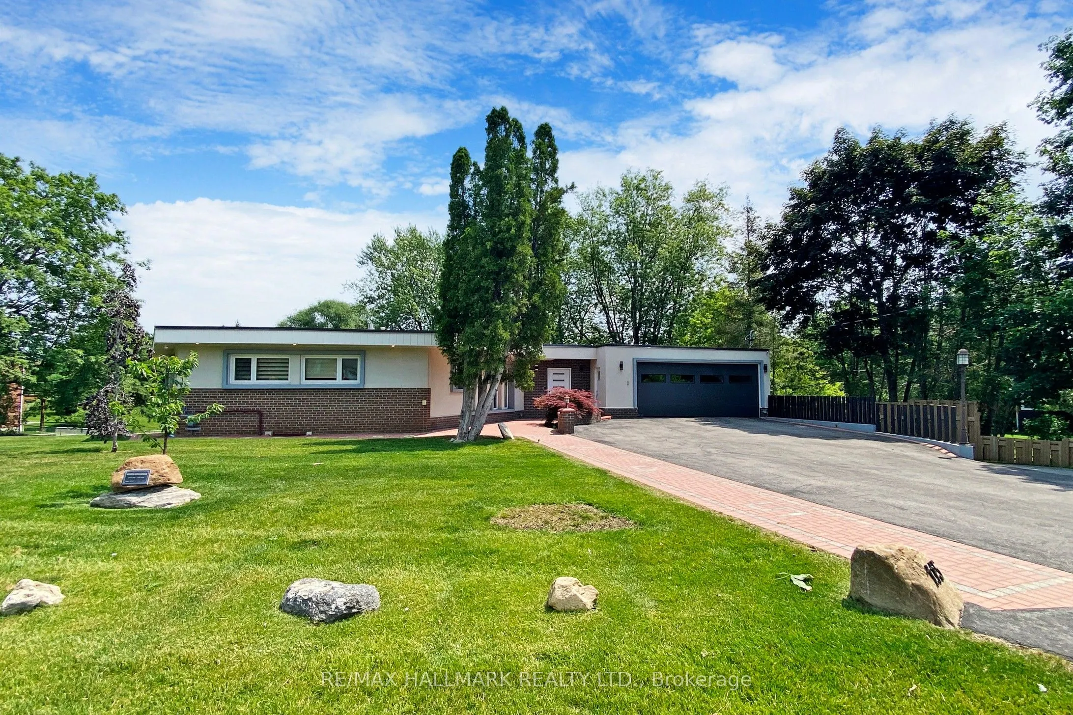 115 Lynwood Crescent