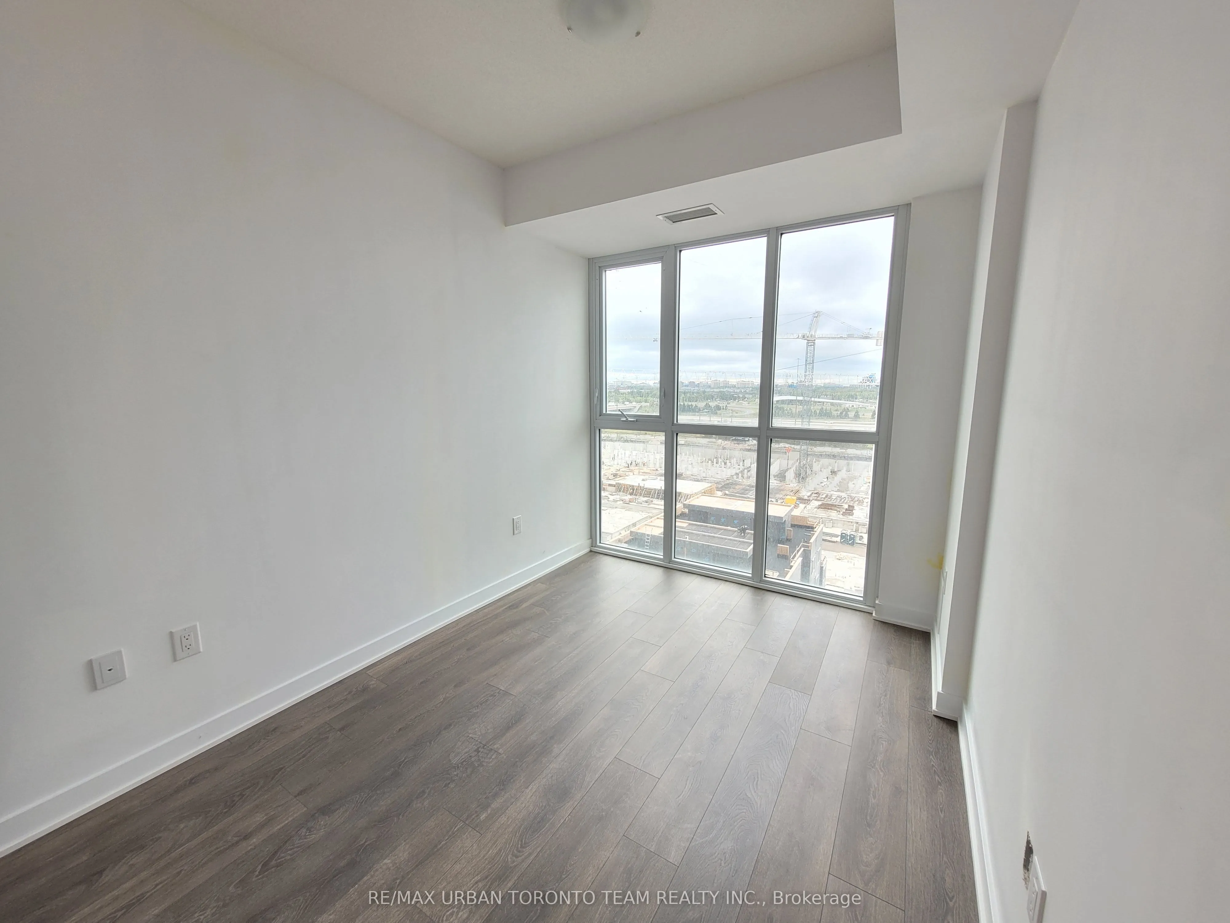 10 Honeycrisp Crescent #907