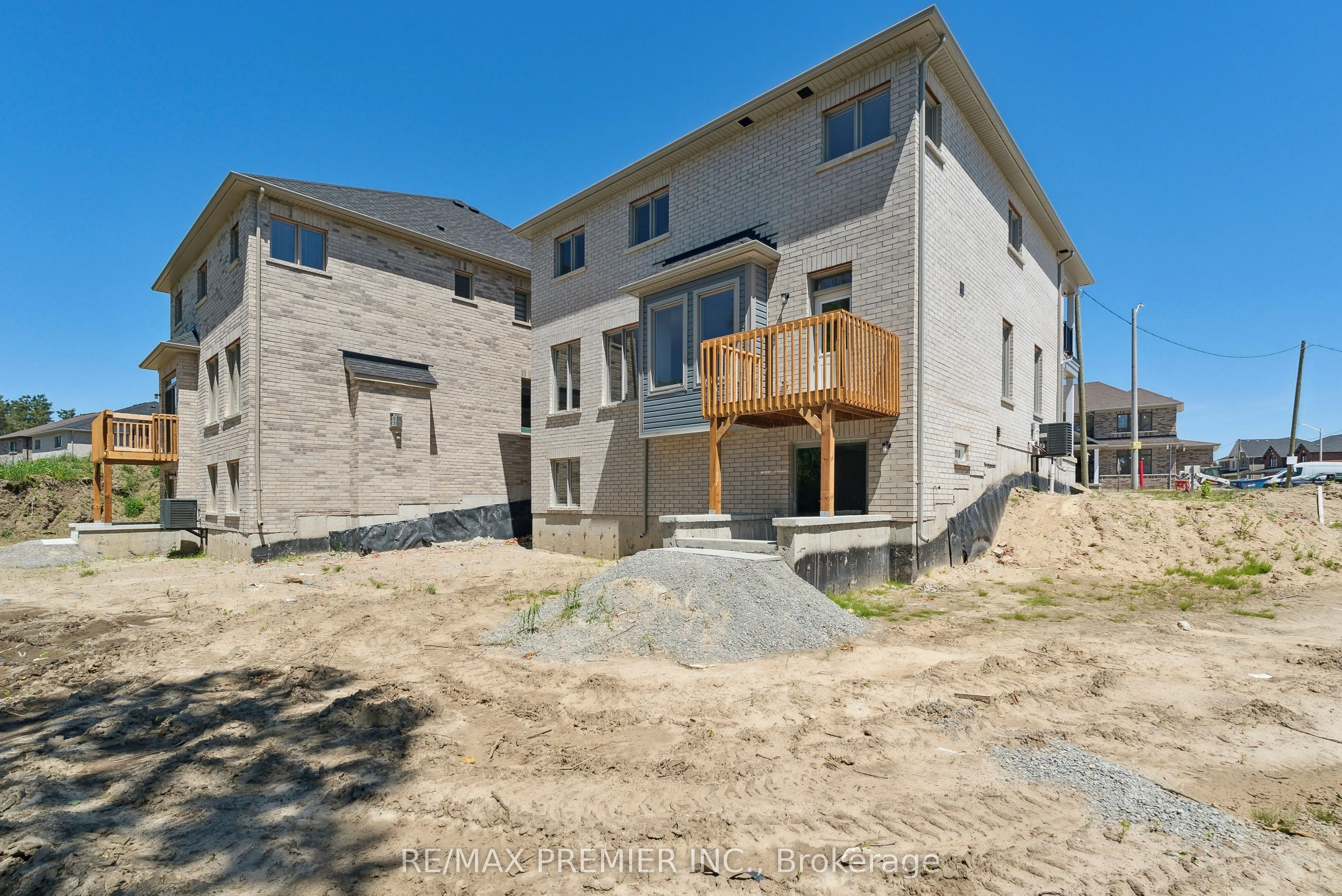 52 Baycroft Boulevard