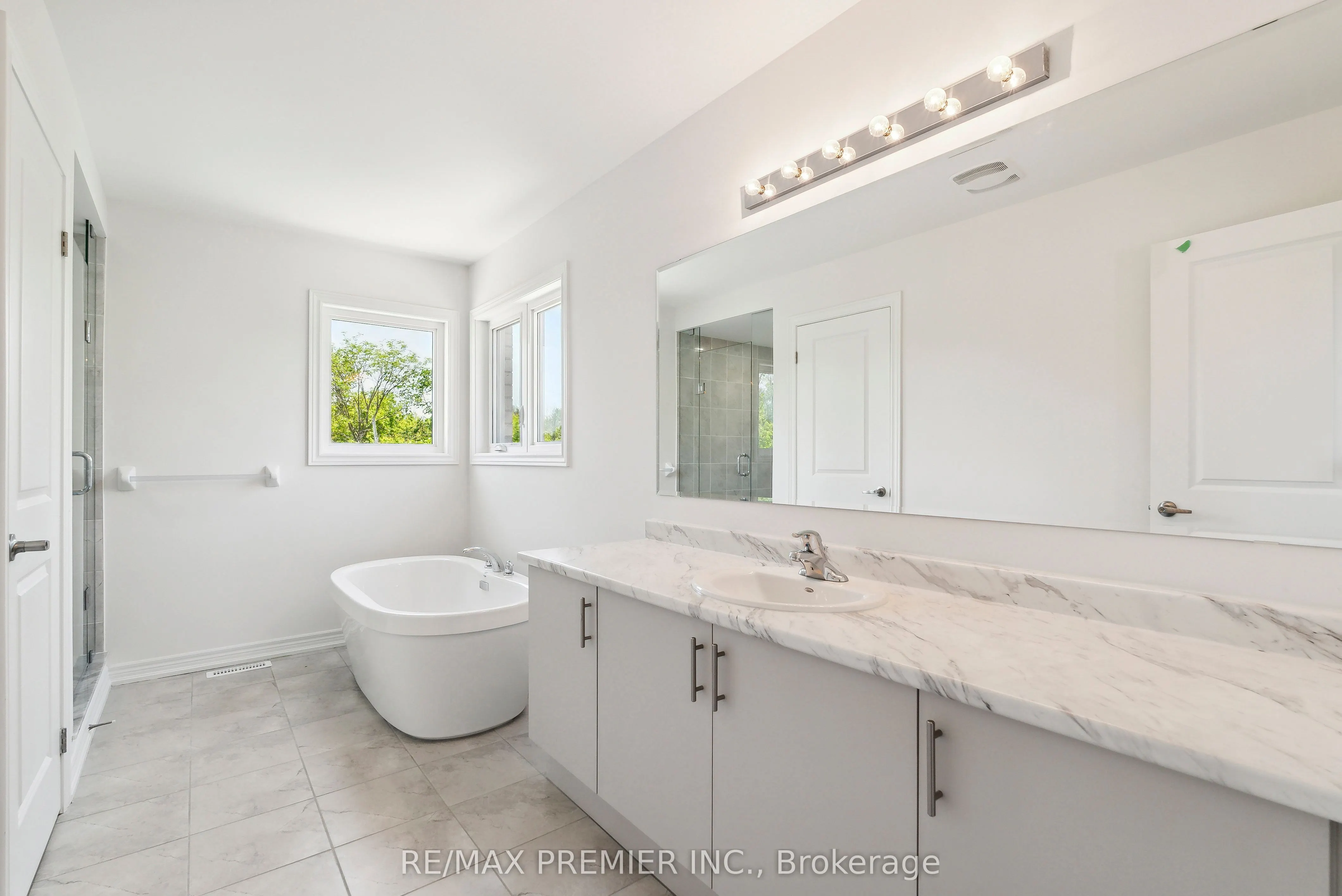 52 Baycroft Boulevard