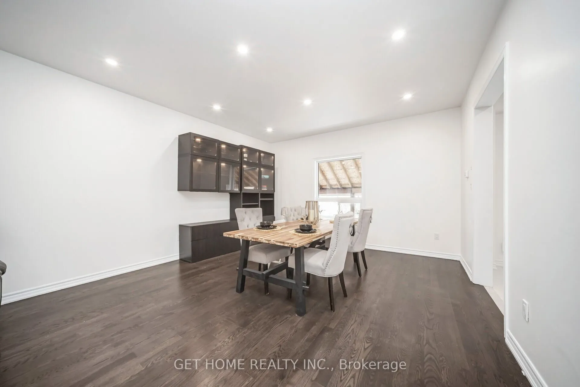 76 Cetona Avenue