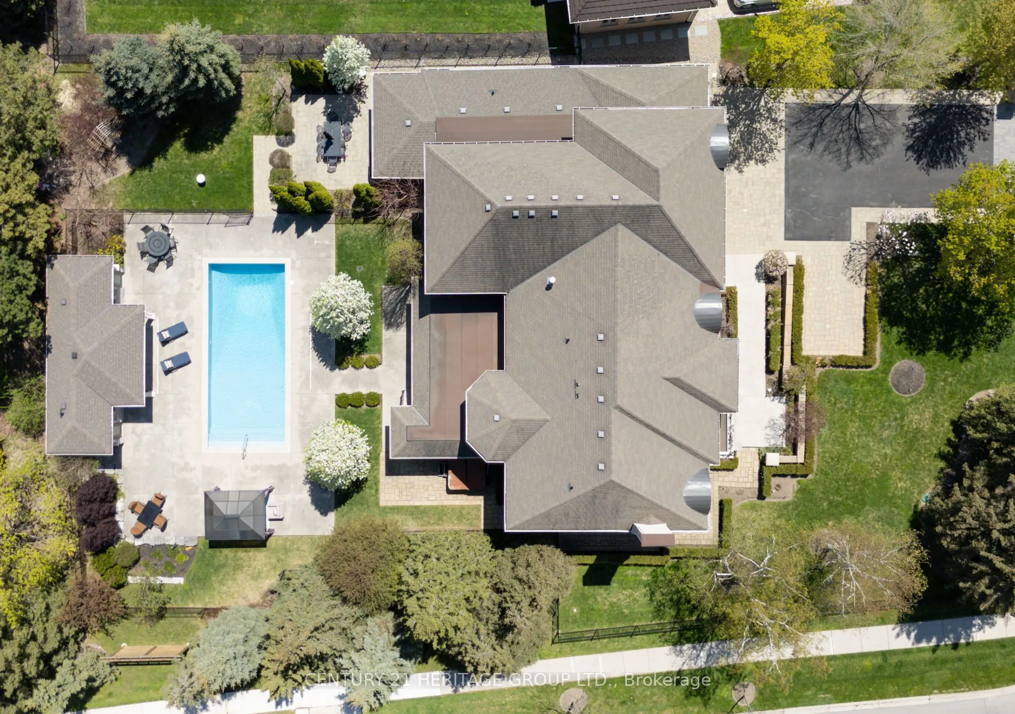 3 Curran Court