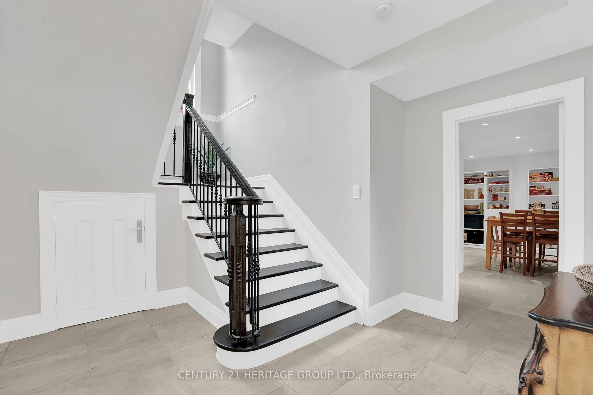 3 Curran Court