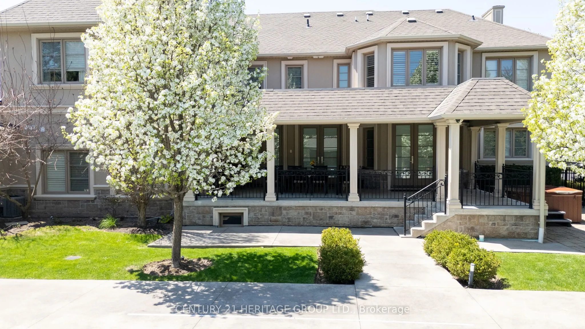 3 Curran Court