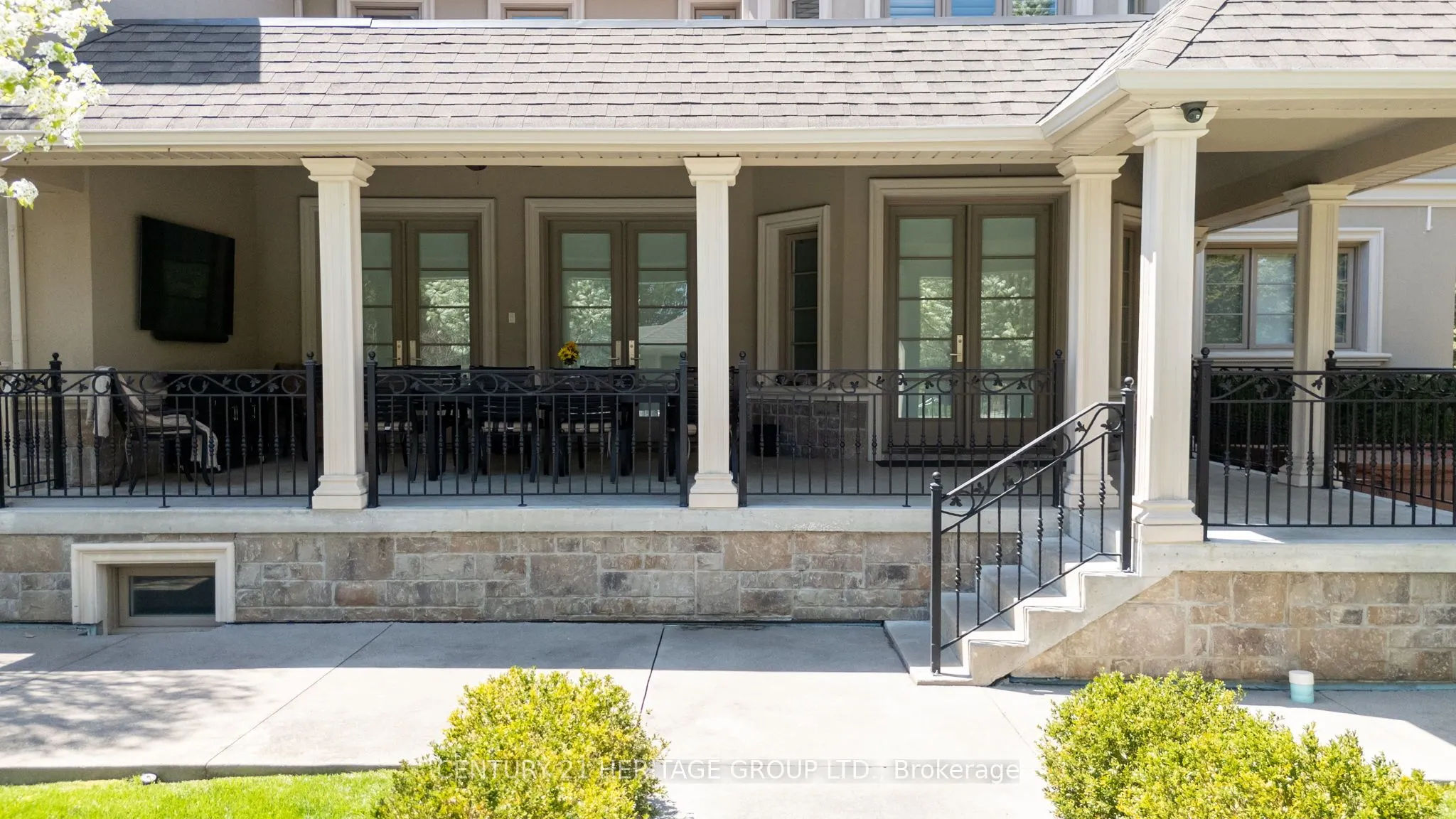 3 Curran Court