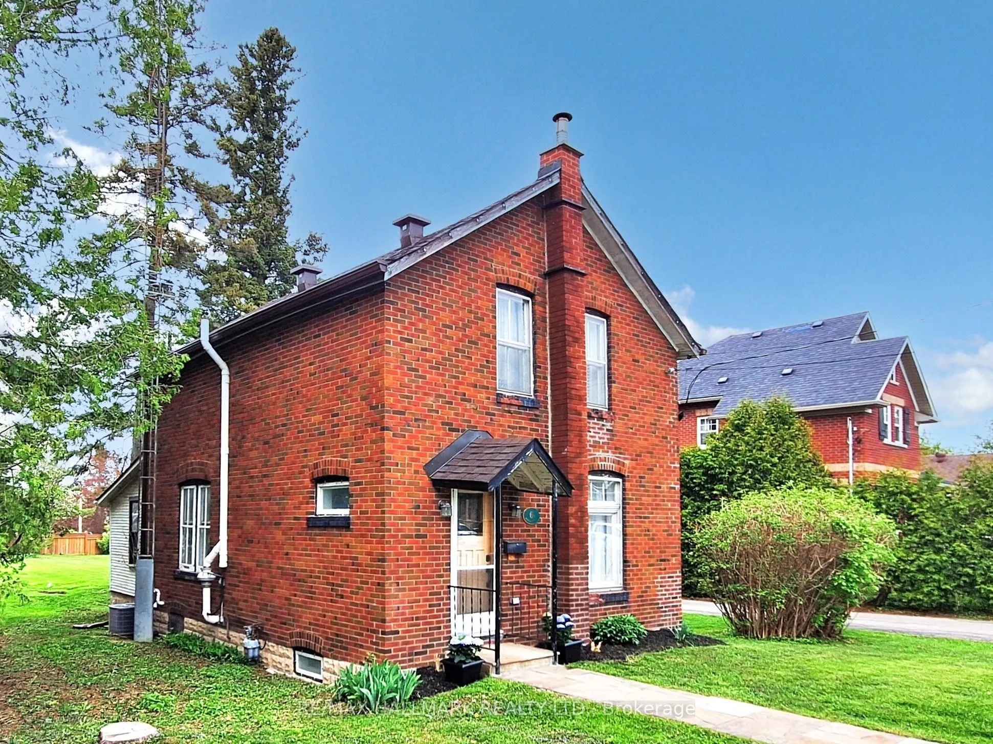 6 Rouge Street