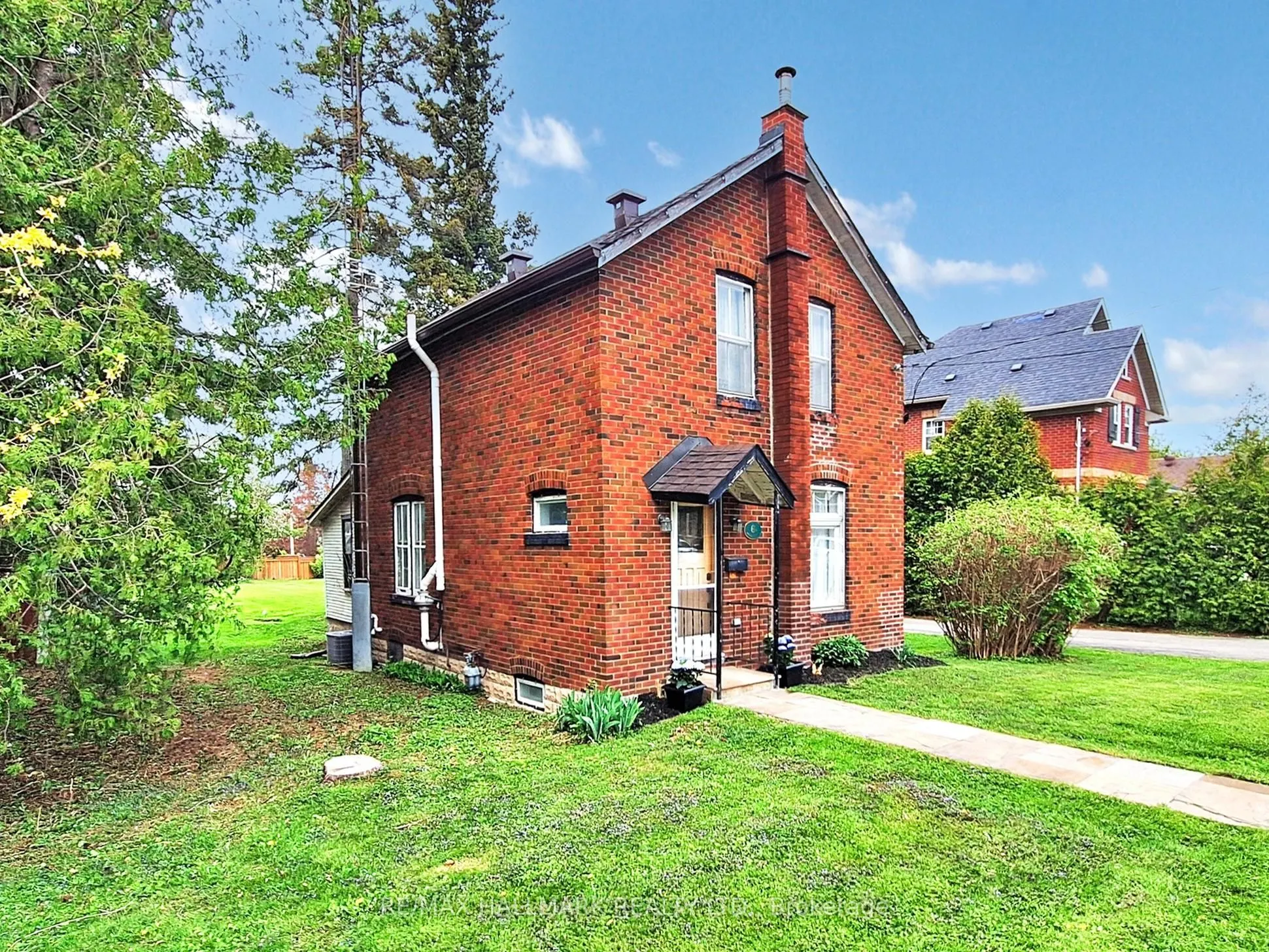6 Rouge Street