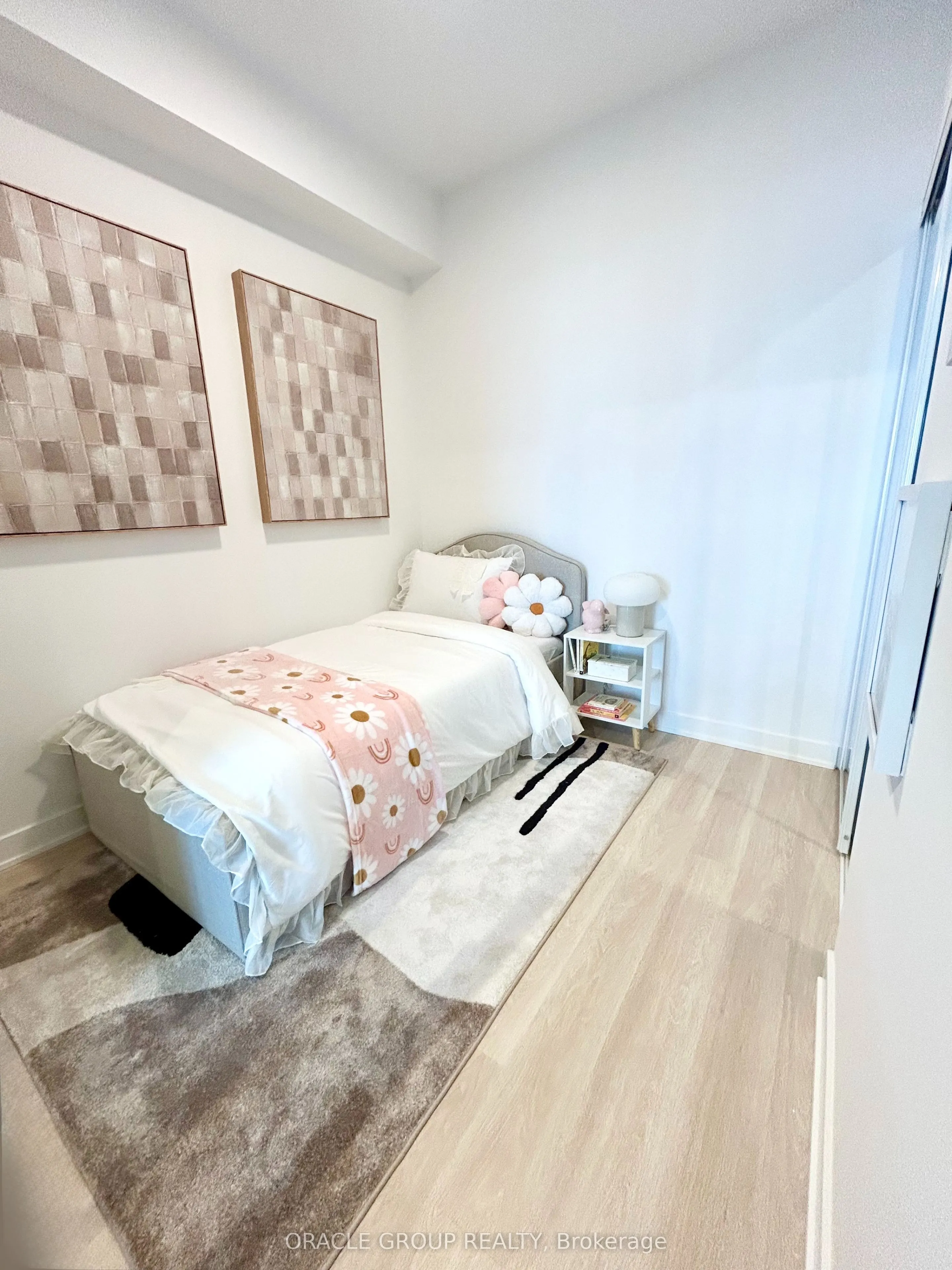50 Upper Mall Way, #B-2909