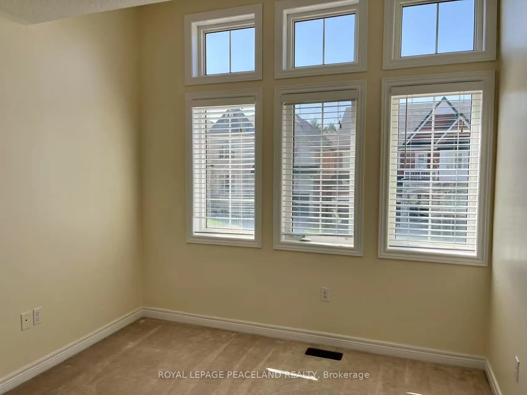 1043 Stuffles Crescent