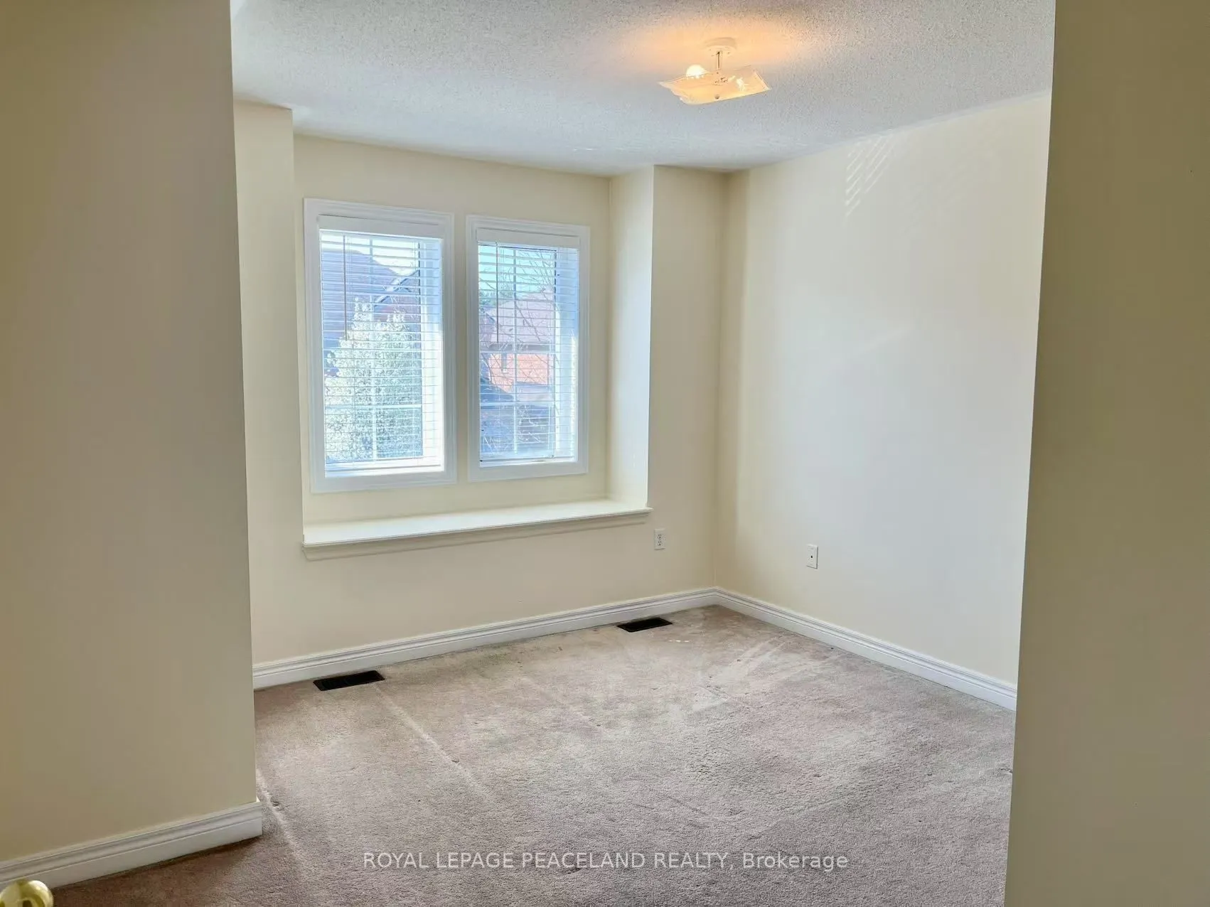 1043 Stuffles Crescent
