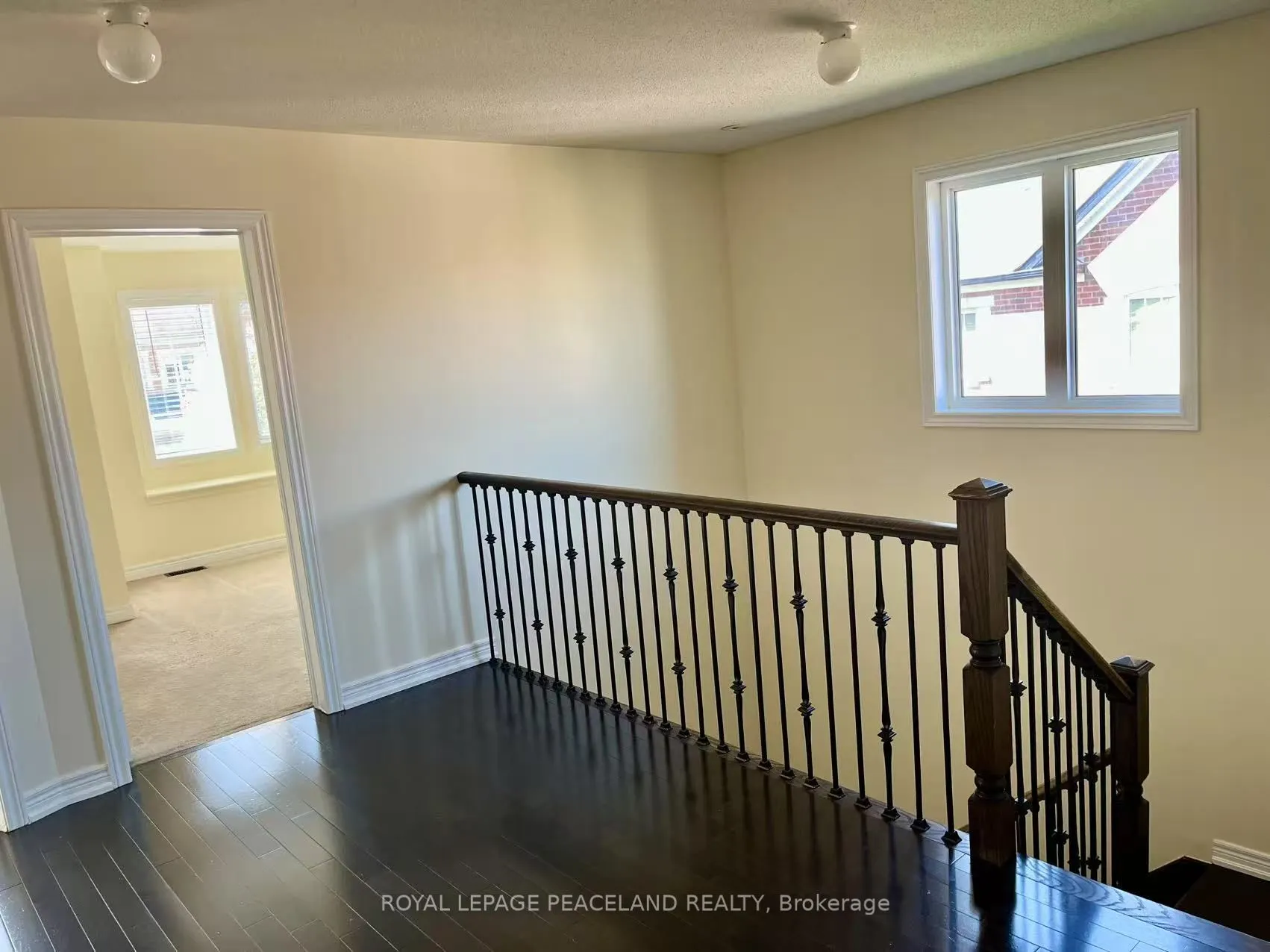 1043 Stuffles Crescent